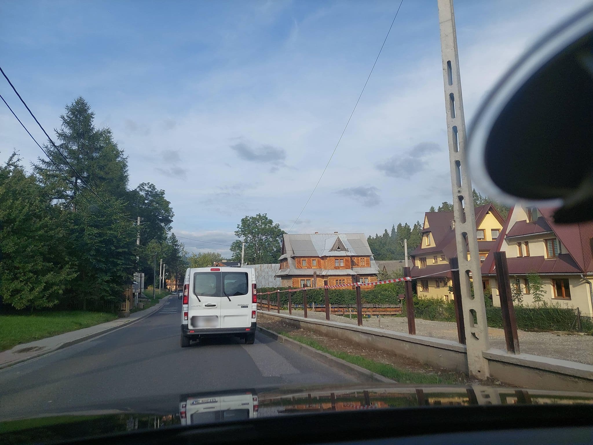 Street view near Wynajem Pokoi Gościnnych wraz z Wyżywieniem. Jędrol Teresa Poronin, Poronin — © Apirnus (CC BY-SA · Mapillary)