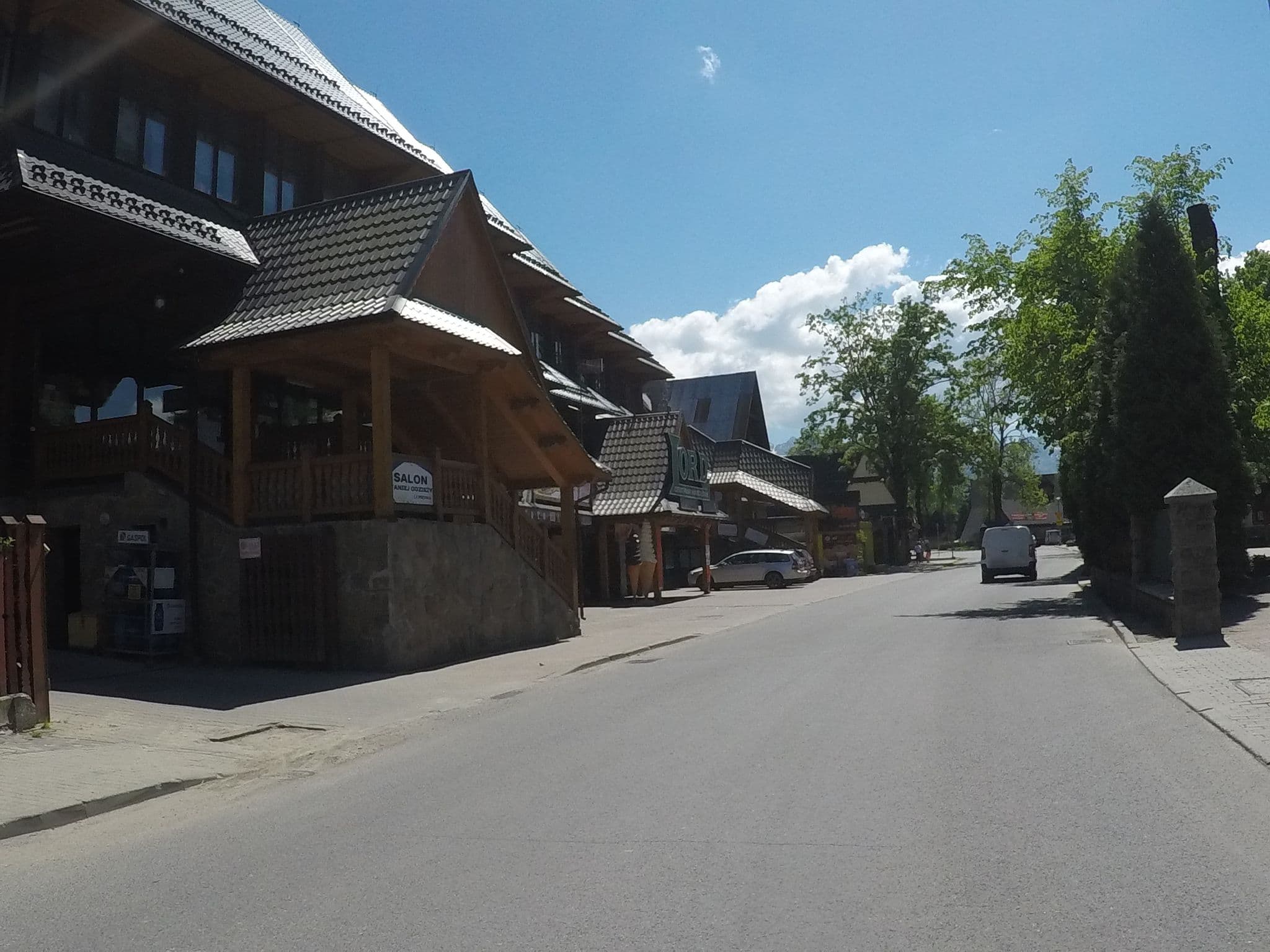 Street view near Apatramenty Baciarskie, Poronin — © chrisbeddow (CC BY-SA · Mapillary)