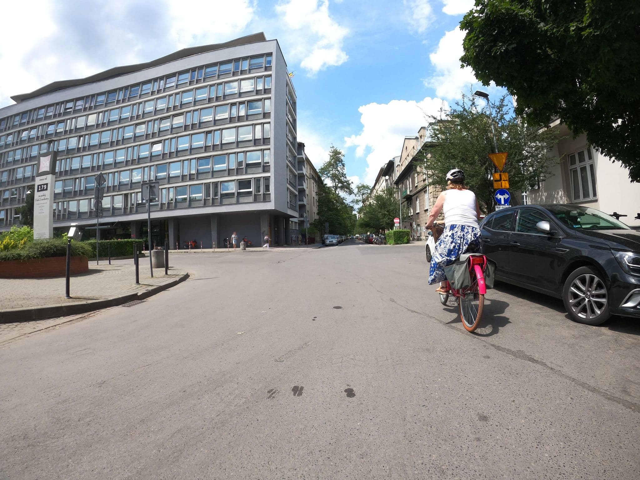 Street view near Lou Lou Apart, Kraków — © masterofnoroad (CC BY-SA · Mapillary)