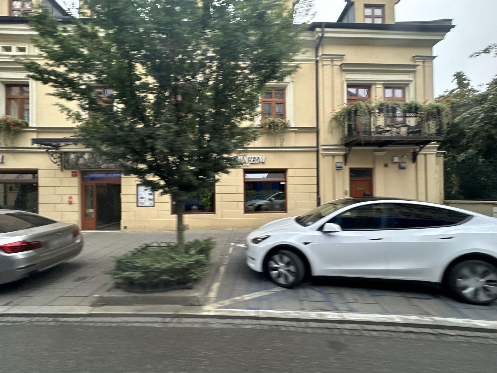 Street view near Apartamenty Pod Baranem, Kraków — © quickness805 (CC BY-SA · Mapillary)