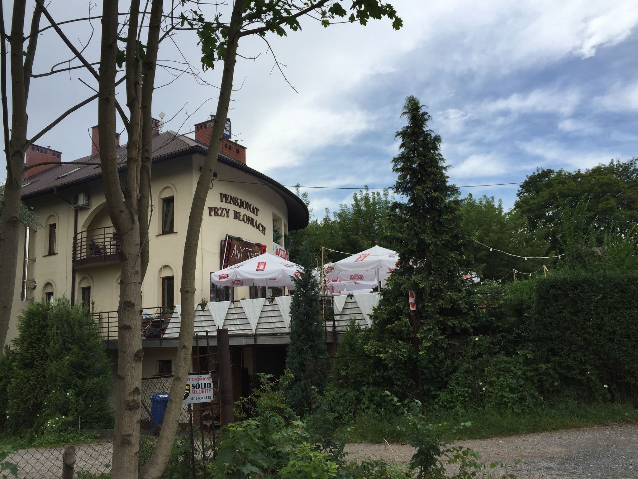 Street view near Pensjonat Przy Btoniach, Kraków — © richlv (CC BY-SA · Mapillary)