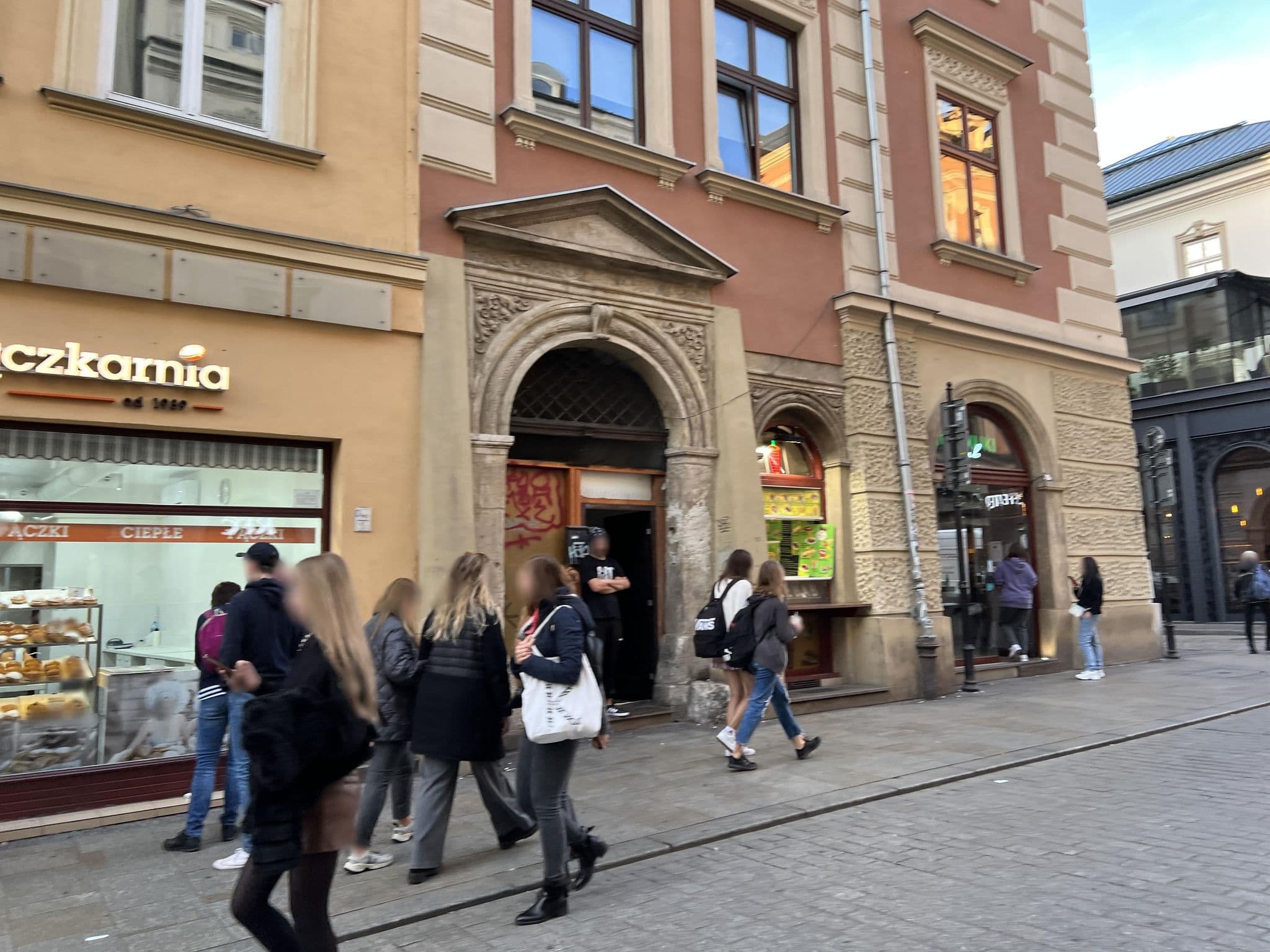 Street view near Pokoje Goscinne SARP, Kraków — © igorzo (CC BY-SA · Mapillary)