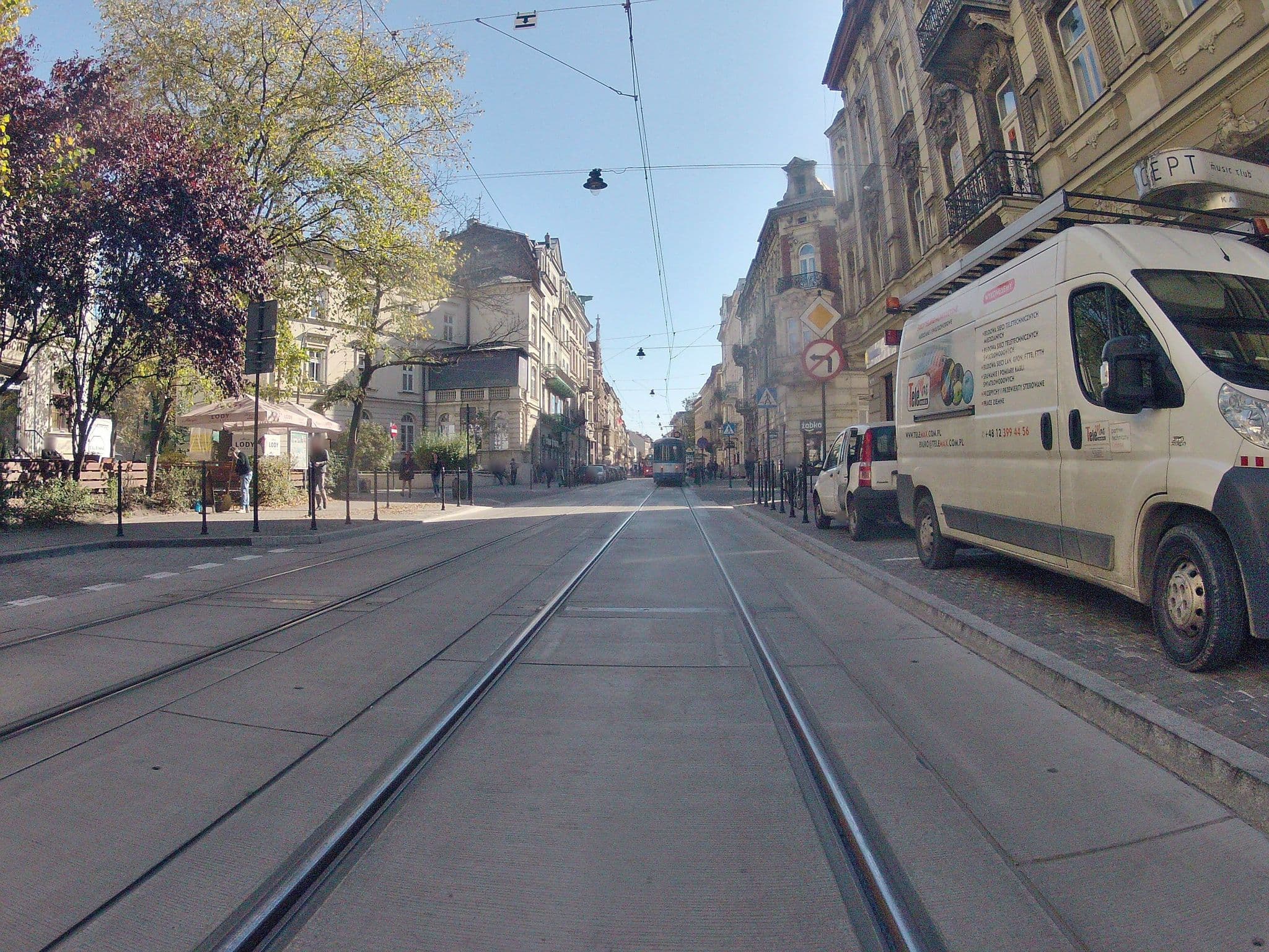 Street view near Apartament Brzoskwiniowy, Kraków — © ekeshkekesh (CC BY-SA · Mapillary)