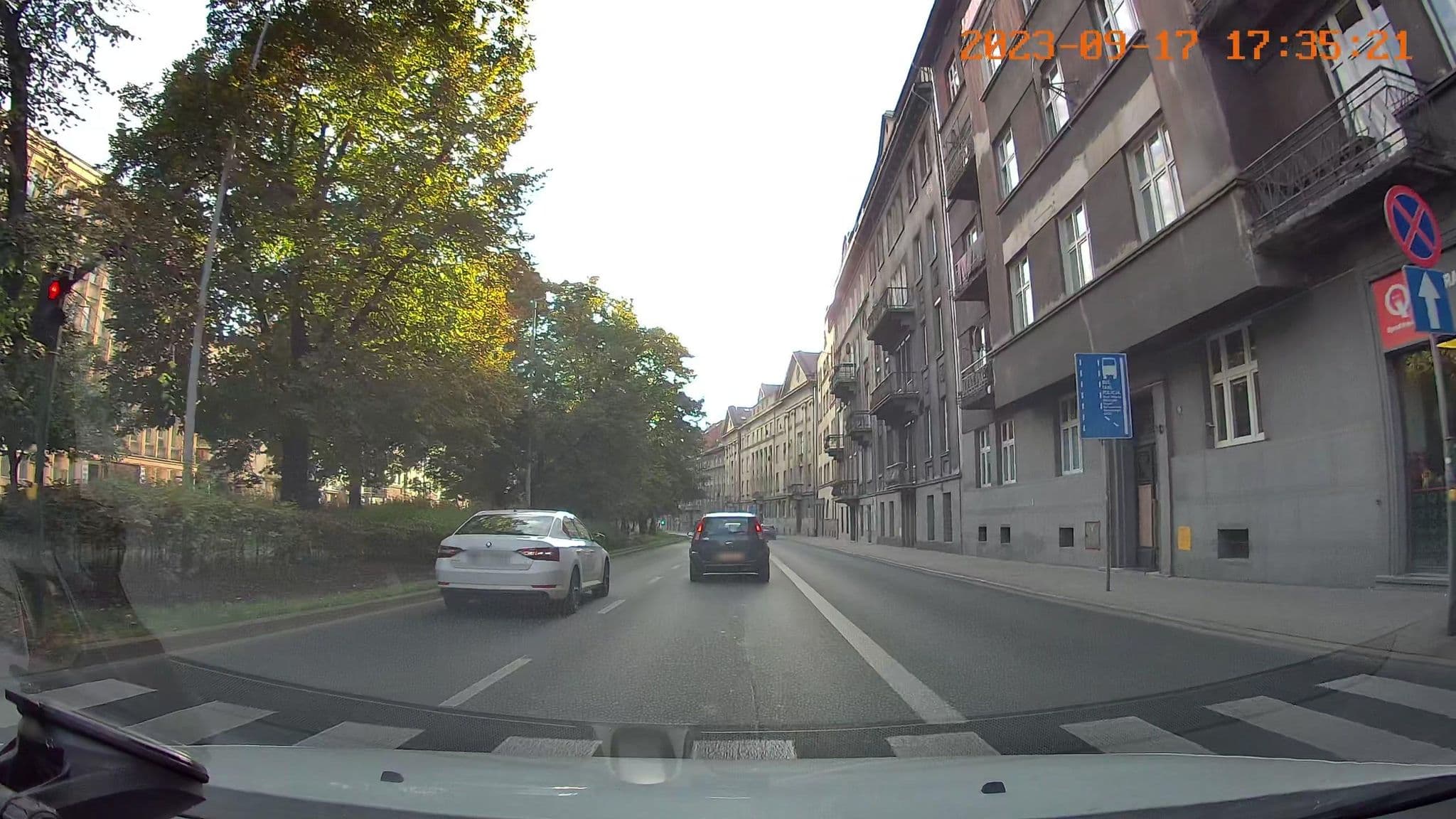 Street view near Fresh Studios Slowackiego Avenue, Kraków — © jswk (CC BY-SA · Mapillary)