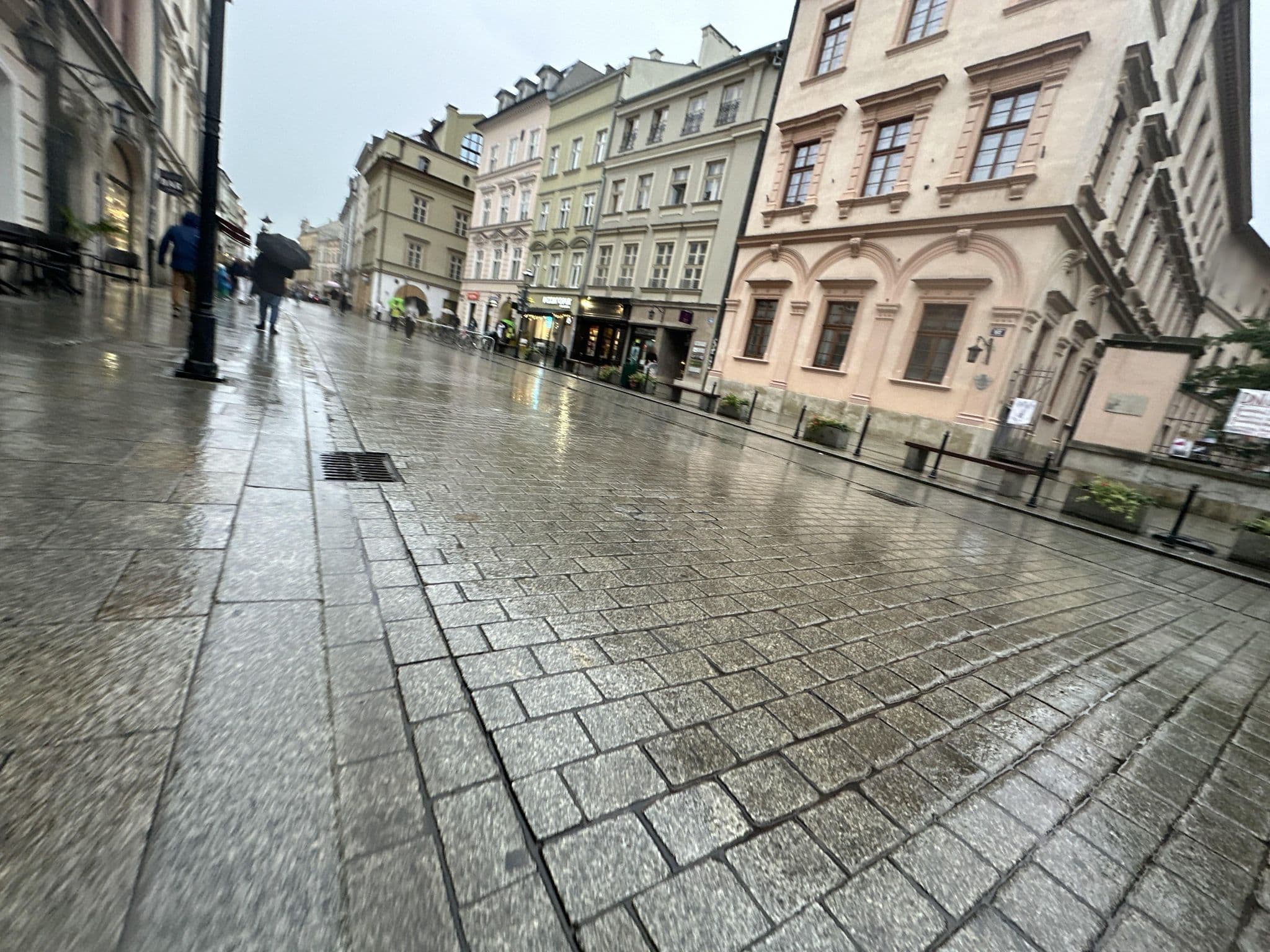 Street view near Cadena Apartments, Kraków — © quickness805 (CC BY-SA · Mapillary)
