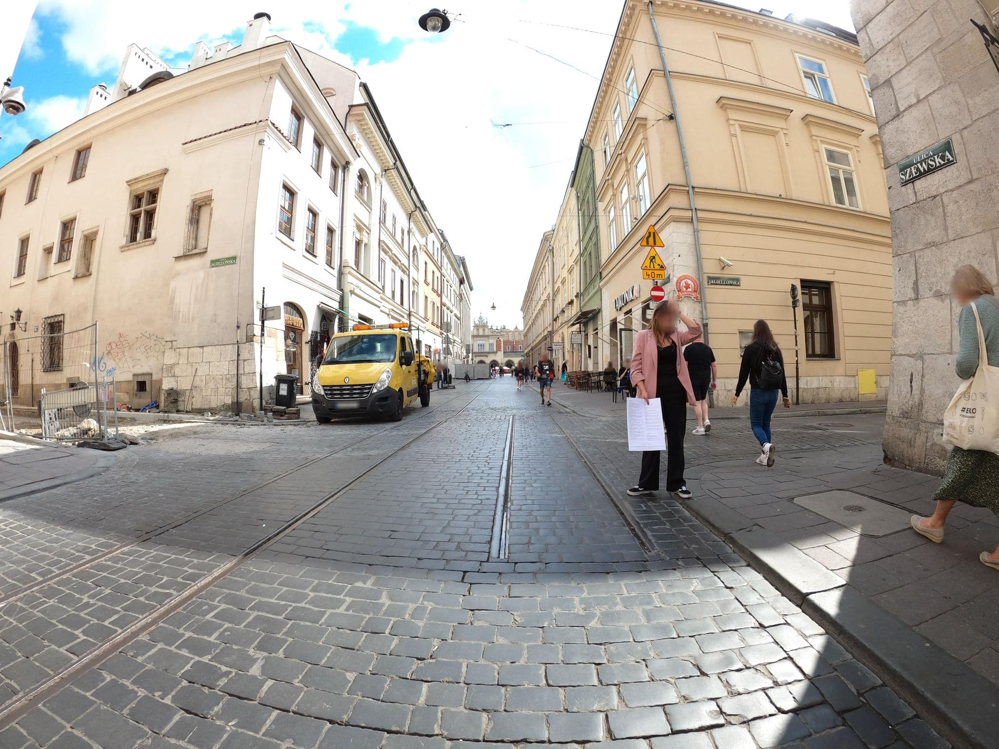 Street view near residence 9, Kraków — © masterofnoroad (CC BY-SA · Mapillary)