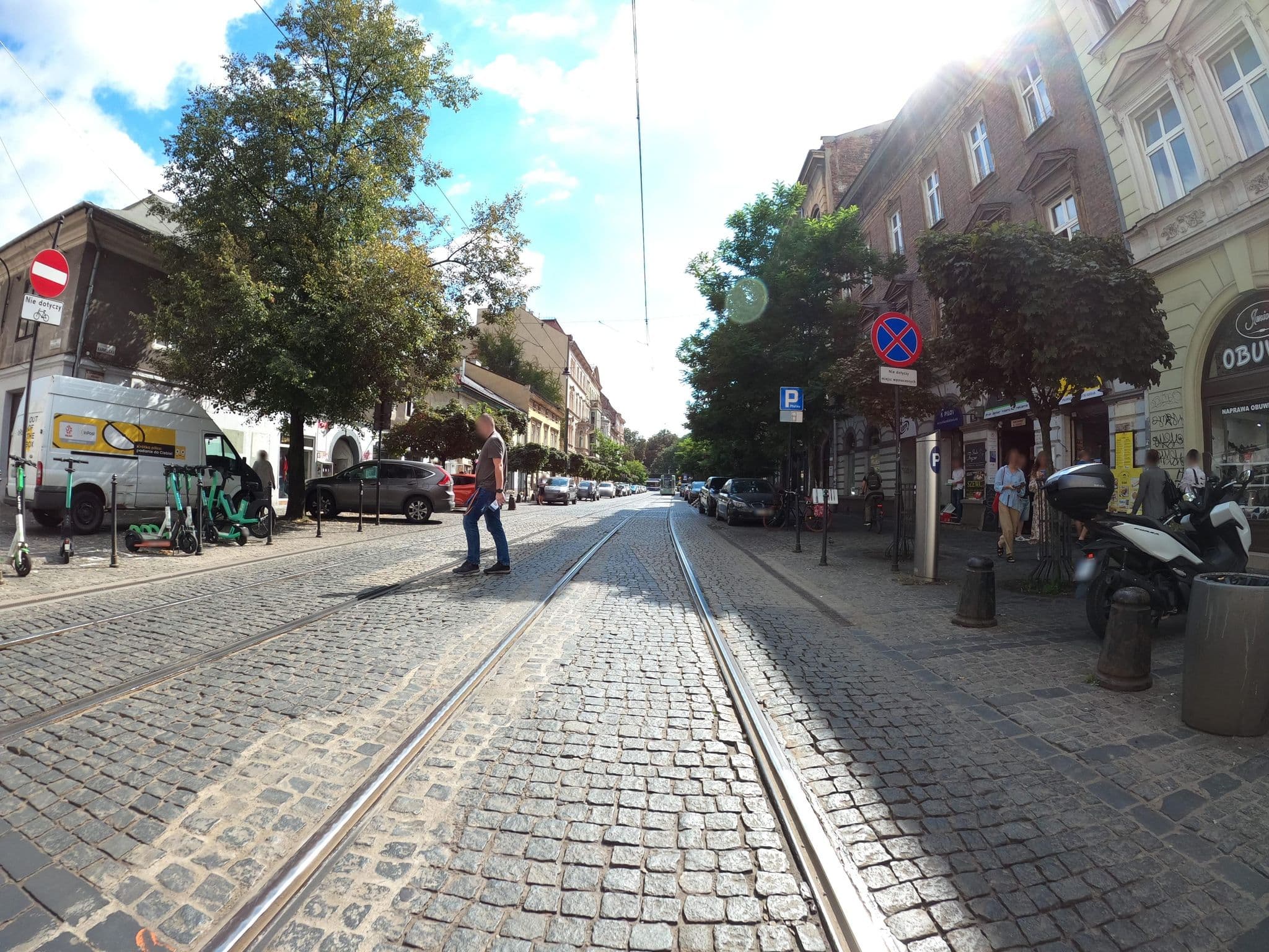 Street view near Apartament Vinci, Kraków — © masterofnoroad (CC BY-SA · Mapillary)