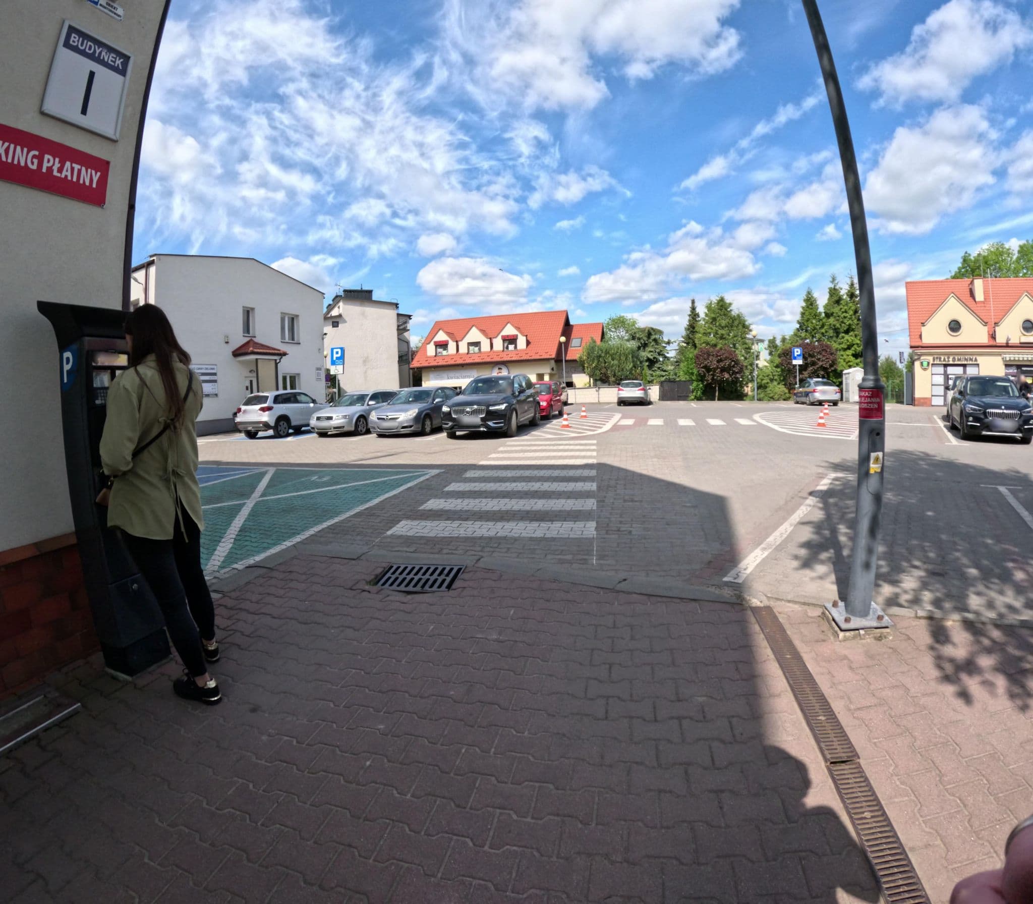 Street view near Dwór Dziekanów, Zielonki — © krzyk (CC BY-SA · Mapillary)