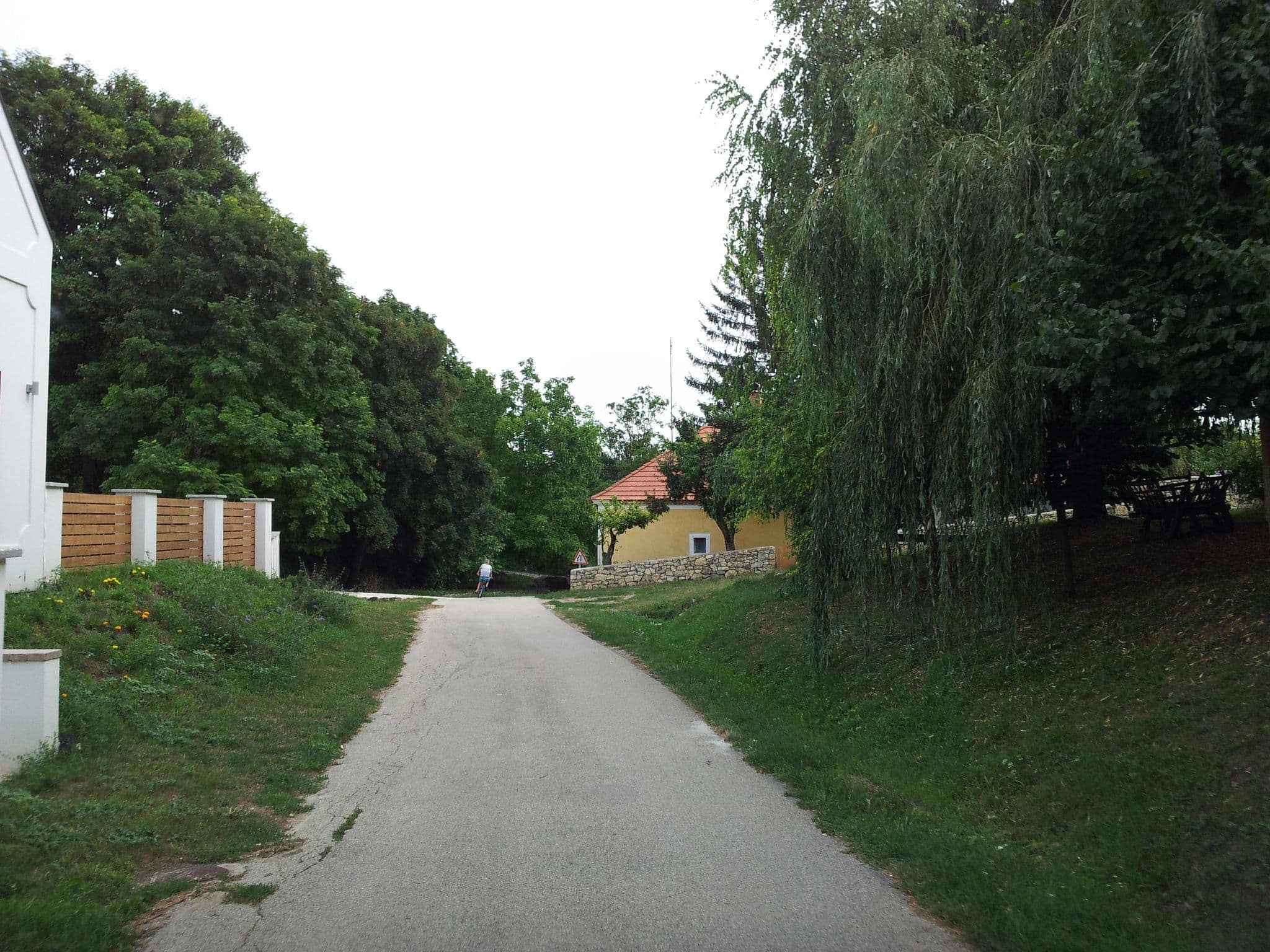 Street view near Szent Jakab Villa, Balatonfüred — © kolesajr (CC BY-SA · Mapillary)