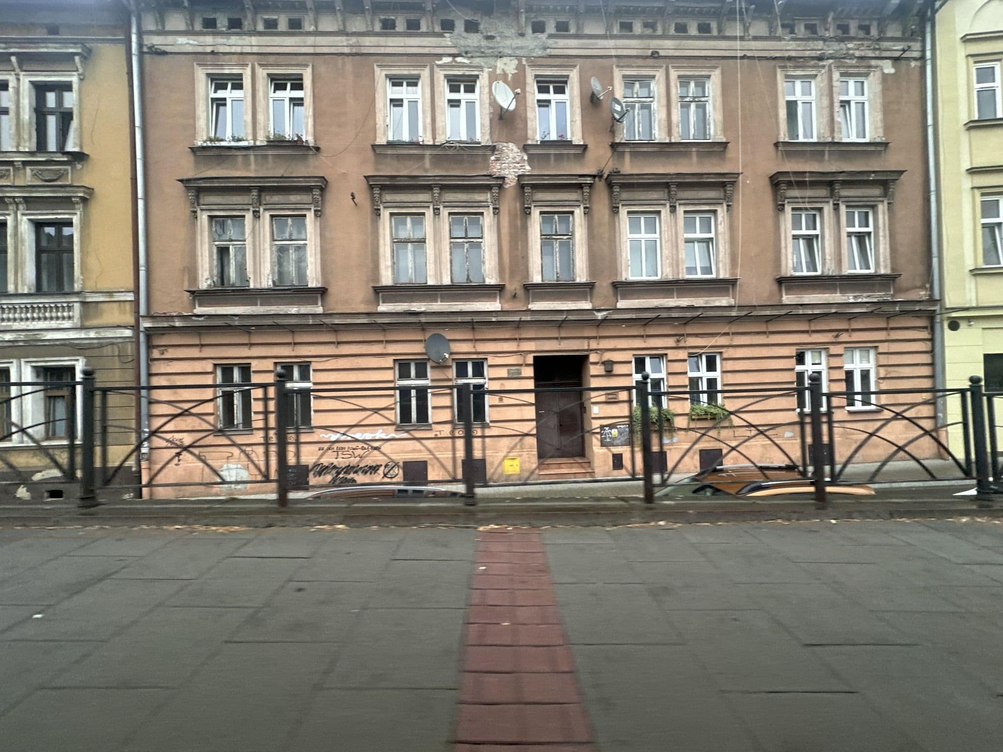Street view near Rainbow Apartments Legionow Pilsudskiego, Kraków — © quickness805 (CC BY-SA · Mapillary)