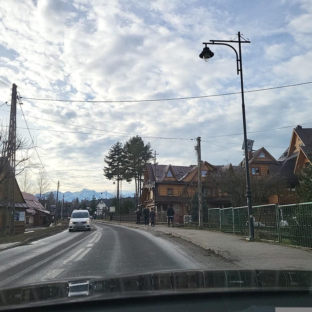 Street view near Chowaniec Aniela i Tadeusz. Wynajem pokoi, Bukowina Tatrzańska — © picturehoover (CC BY-SA · Mapillary)