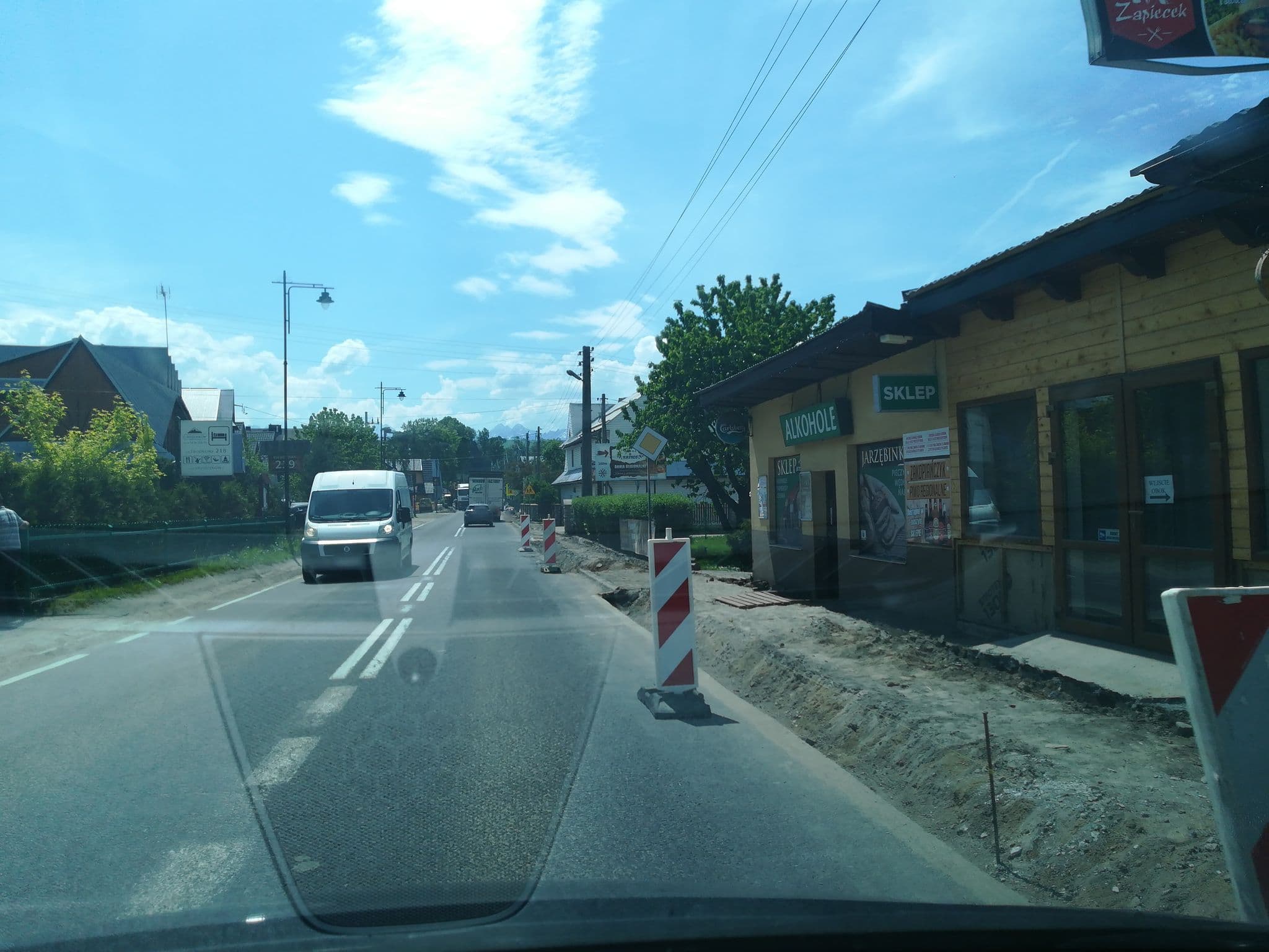 Street view near Dom Wypoczynkowy Dolinka, Białka Tatrzańska — © mhenclik (CC BY-SA · Mapillary)
