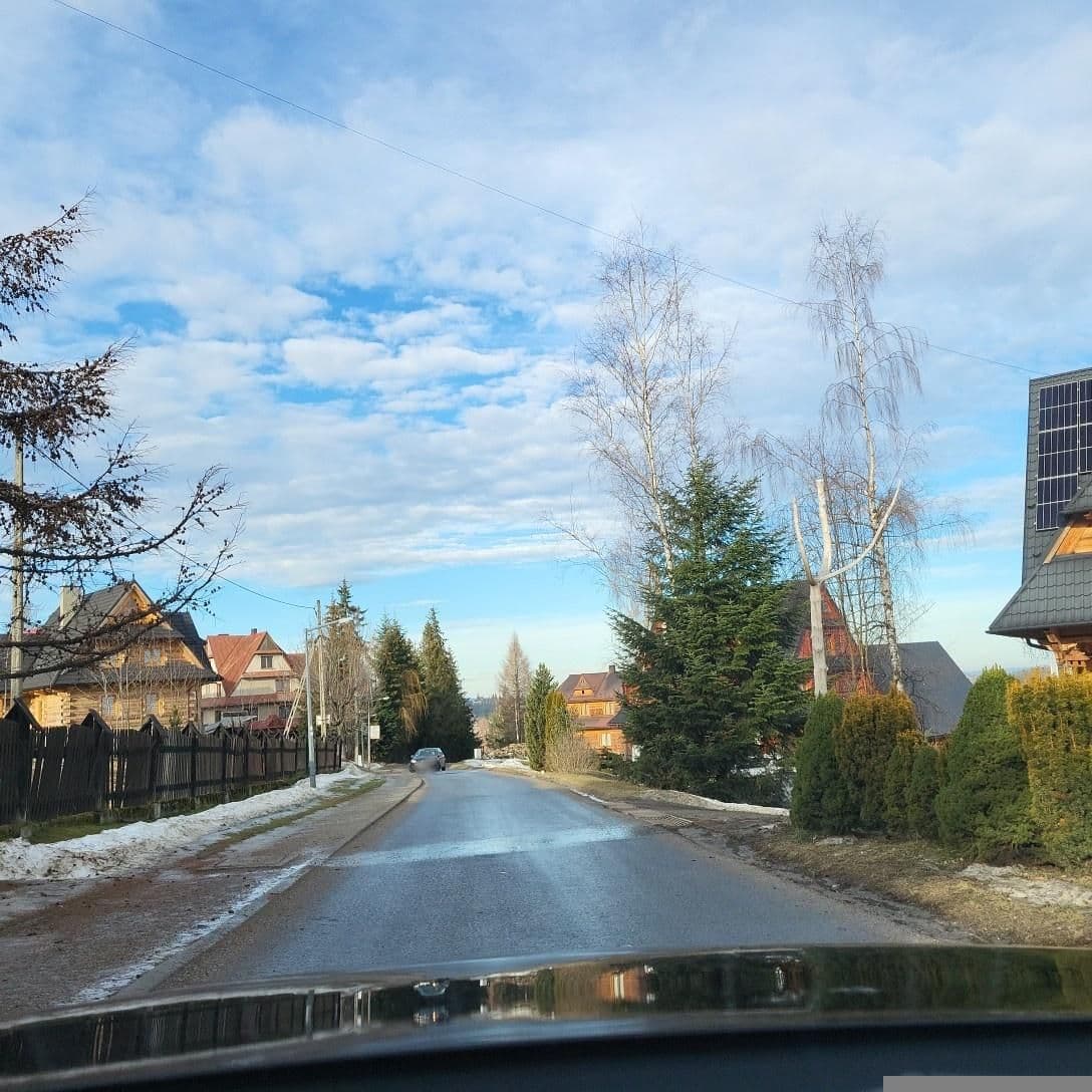 Street view near Chowaniec Monika. Wynajem pokoi, Bukowina Tatrzańska — © picturehoover (CC BY-SA · Mapillary)