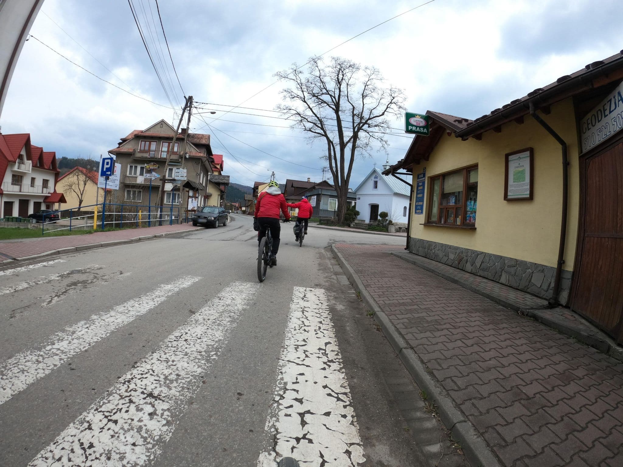 Street view near Ośrodek Wczasowy Trzy Korony, Krościenko nad Dunajcem — © masterofnoroad (CC BY-SA · Mapillary)
