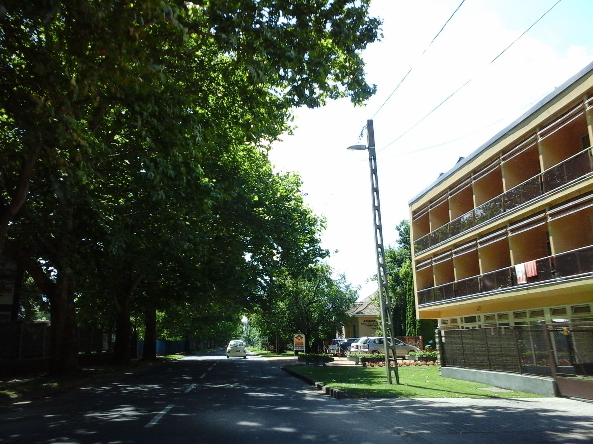 Street view near Hotel Bungalló, Hajdúszoboszló — © czadzik (CC BY-SA · Mapillary)