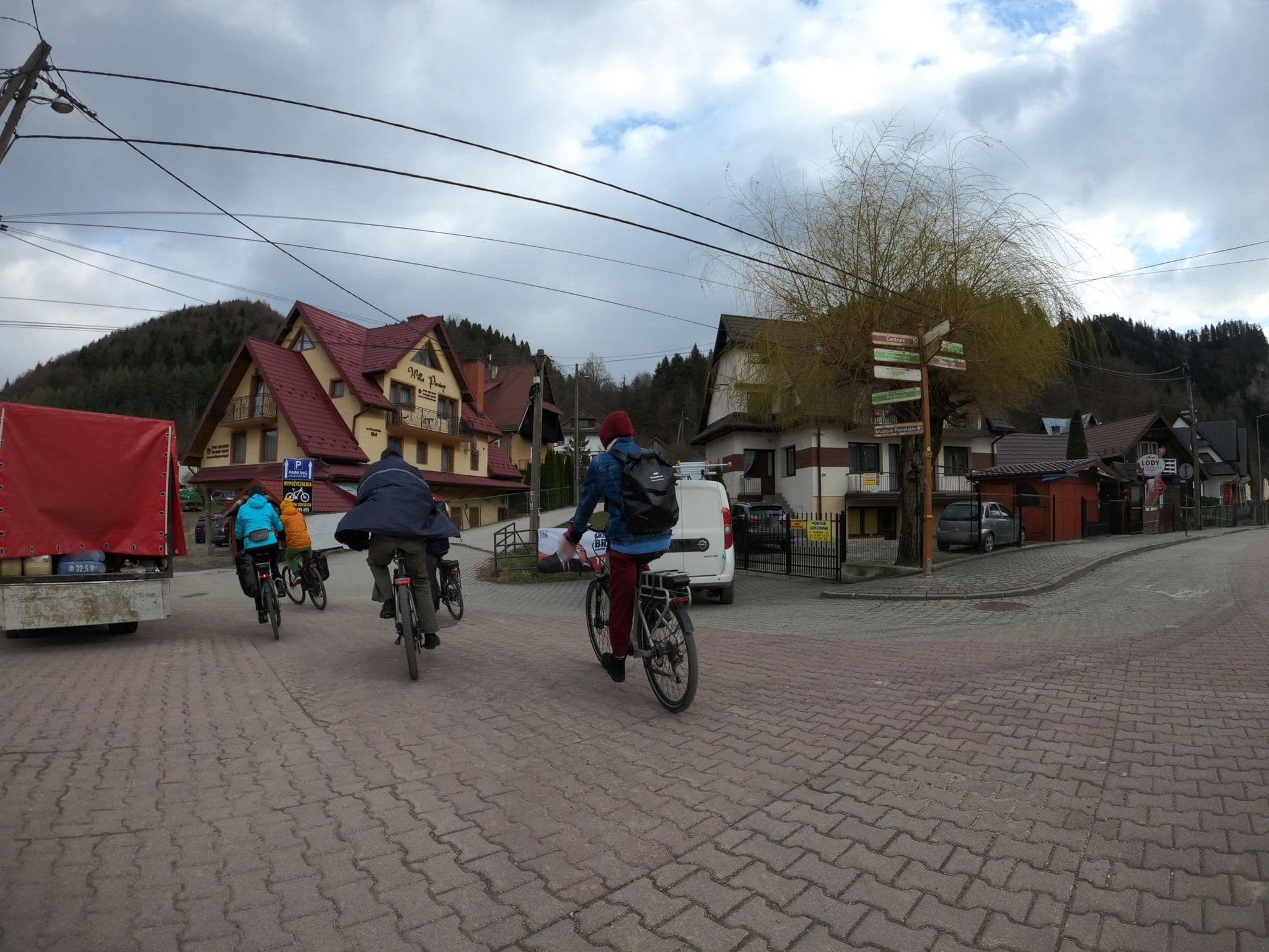 Street view near Wynajem Pokoi Aleksander Śmietana, Szczawnica — © masterofnoroad (CC BY-SA · Mapillary)