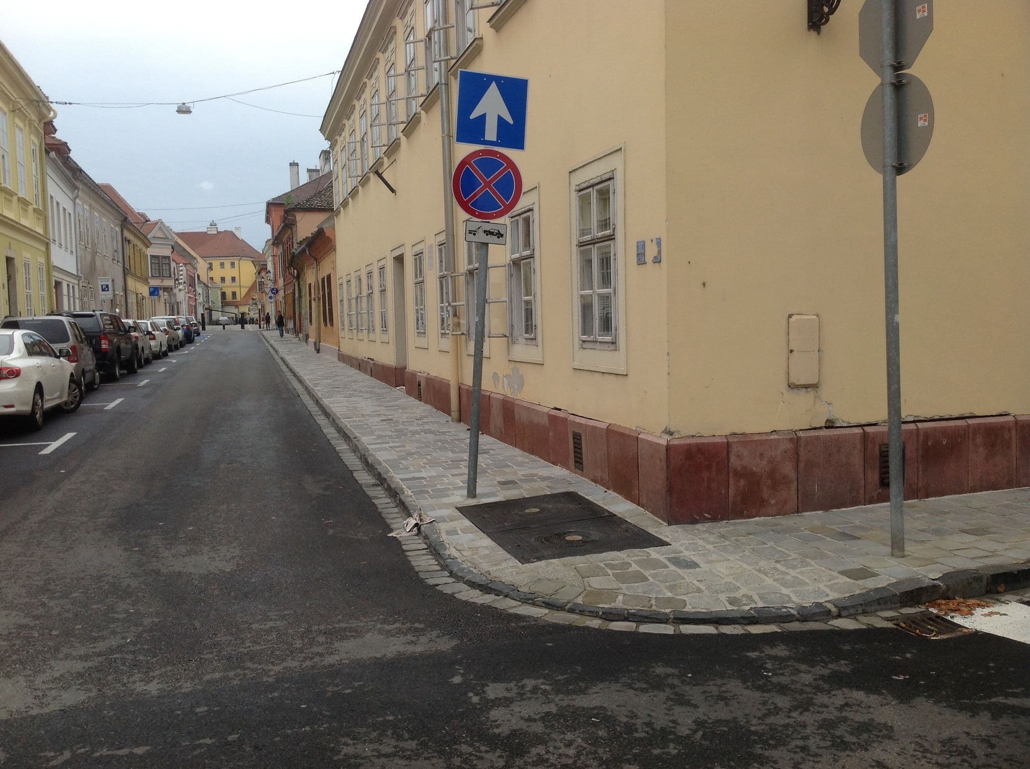 Street view near Apáca 80 apartman, Győr — © osm1012 (CC BY-SA · Mapillary)