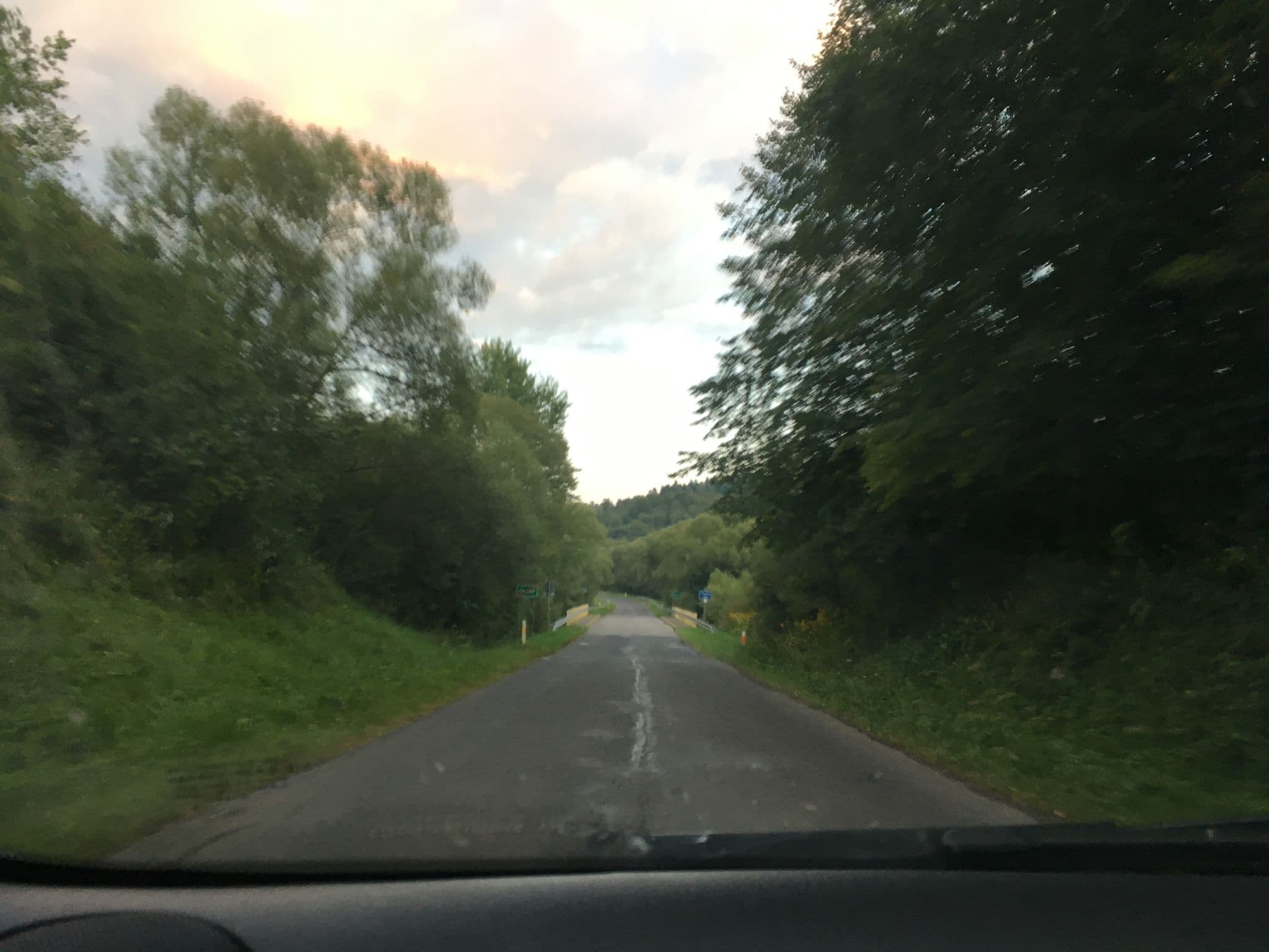 Street view near Drwal & Moklik. Ośrodek wypoczynkowy. Głodowska T., Ustrzyki Dolne — © szurek (CC BY-SA · Mapillary)