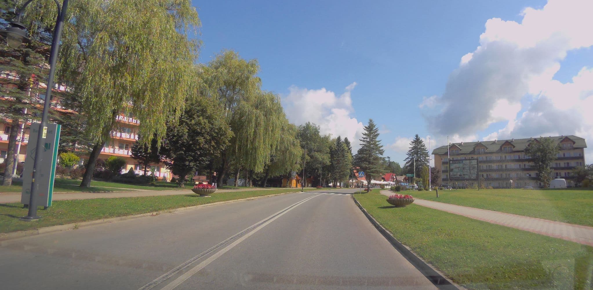 Street view near Korona. Pensjonat, Uherce Mineralne — © sashabrava (CC BY-SA · Mapillary)