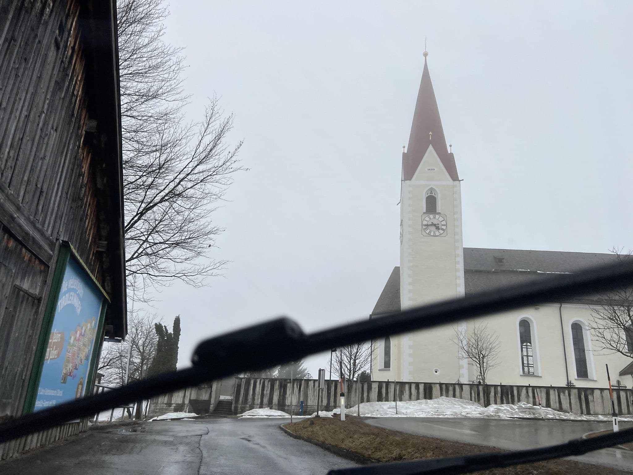 Street view near Chalet Robert, Höfen — © ottor (CC BY-SA · Mapillary)