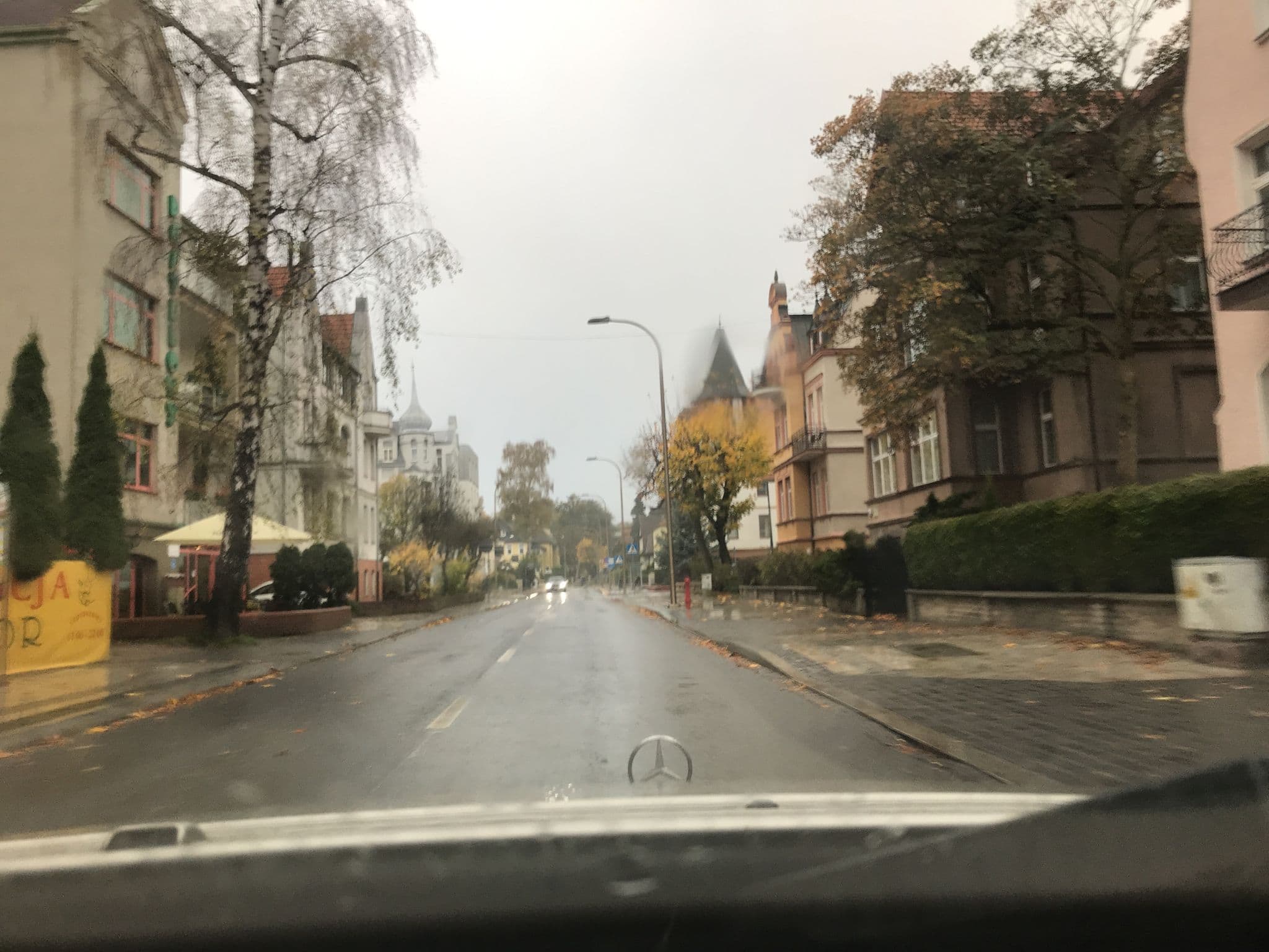 Street view near Viktoria Pensjonat. Mądrzak-Sobol Maria Świnoujście, Świnoujście — © saschahaberkorn (CC BY-SA · Mapillary)