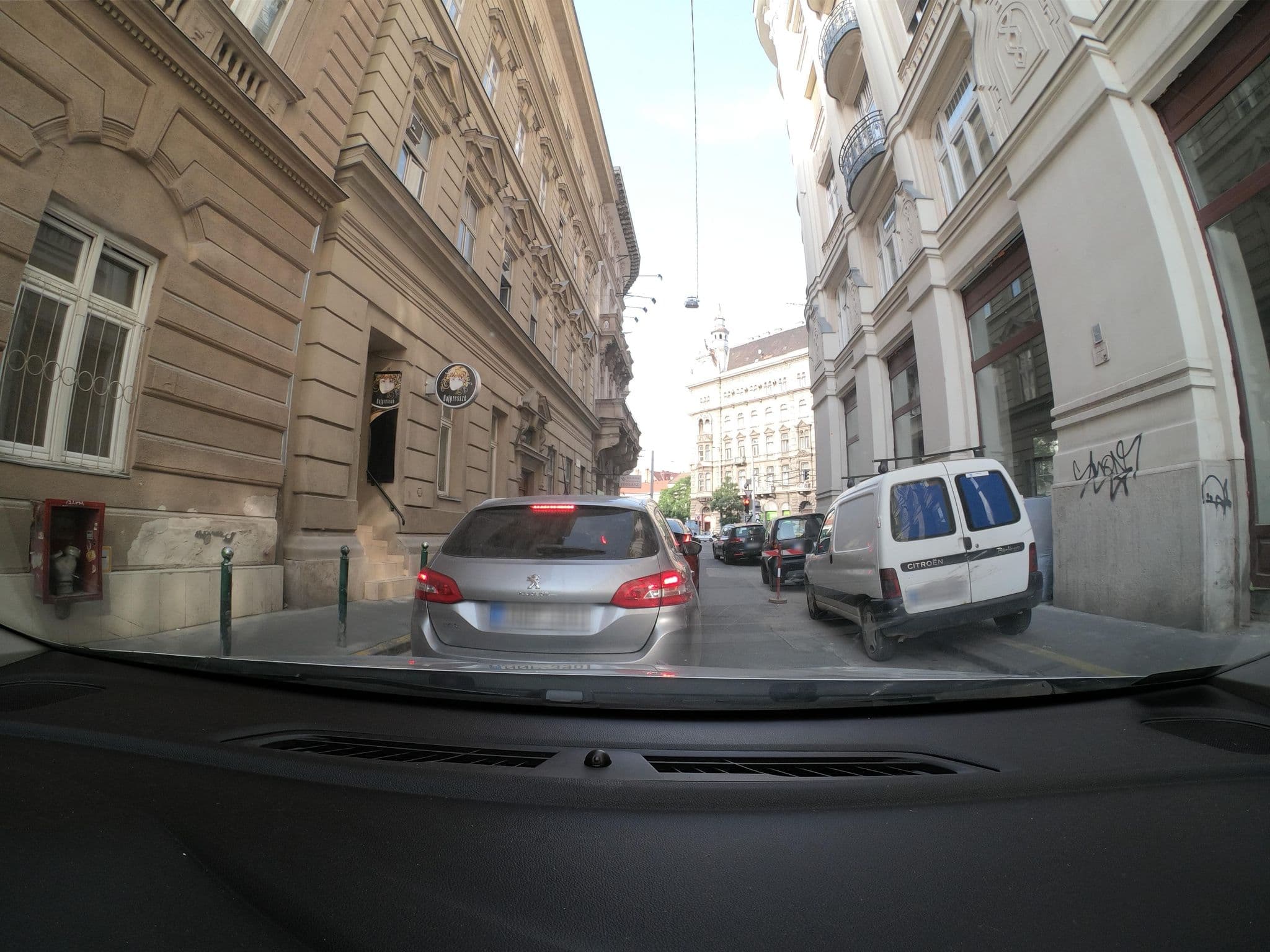 Street view near Mera, Lipótváros — © vst (CC BY-SA · Mapillary)