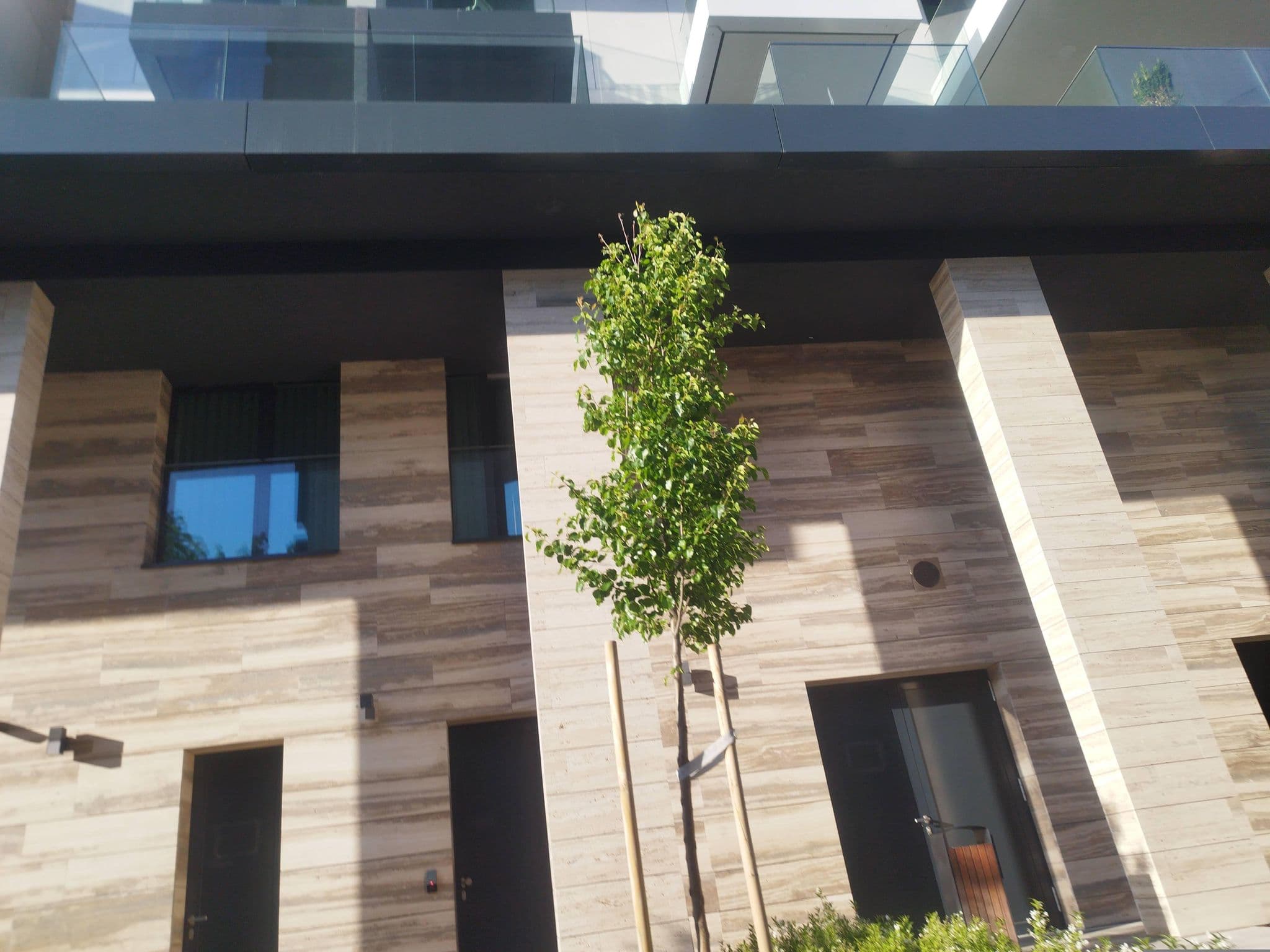 Street view near Four Points by Sheraton Budapest Danube, Újlipótváros — © grozsa11 (CC BY-SA · Mapillary)