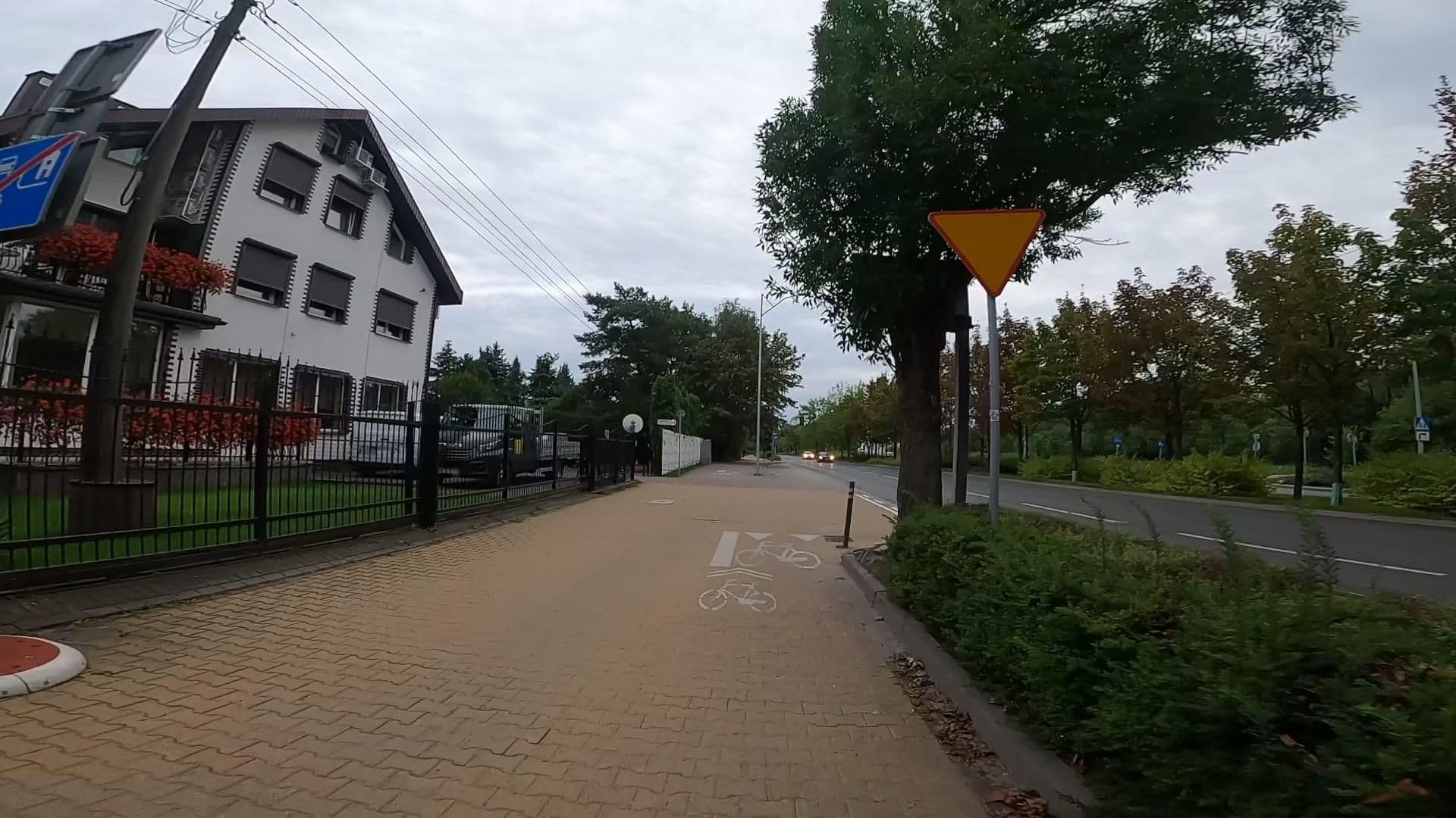 Street view near Apg Komfort Polska Willa Głogowska, Poznań — © mateopoznan (CC BY-SA · Mapillary)