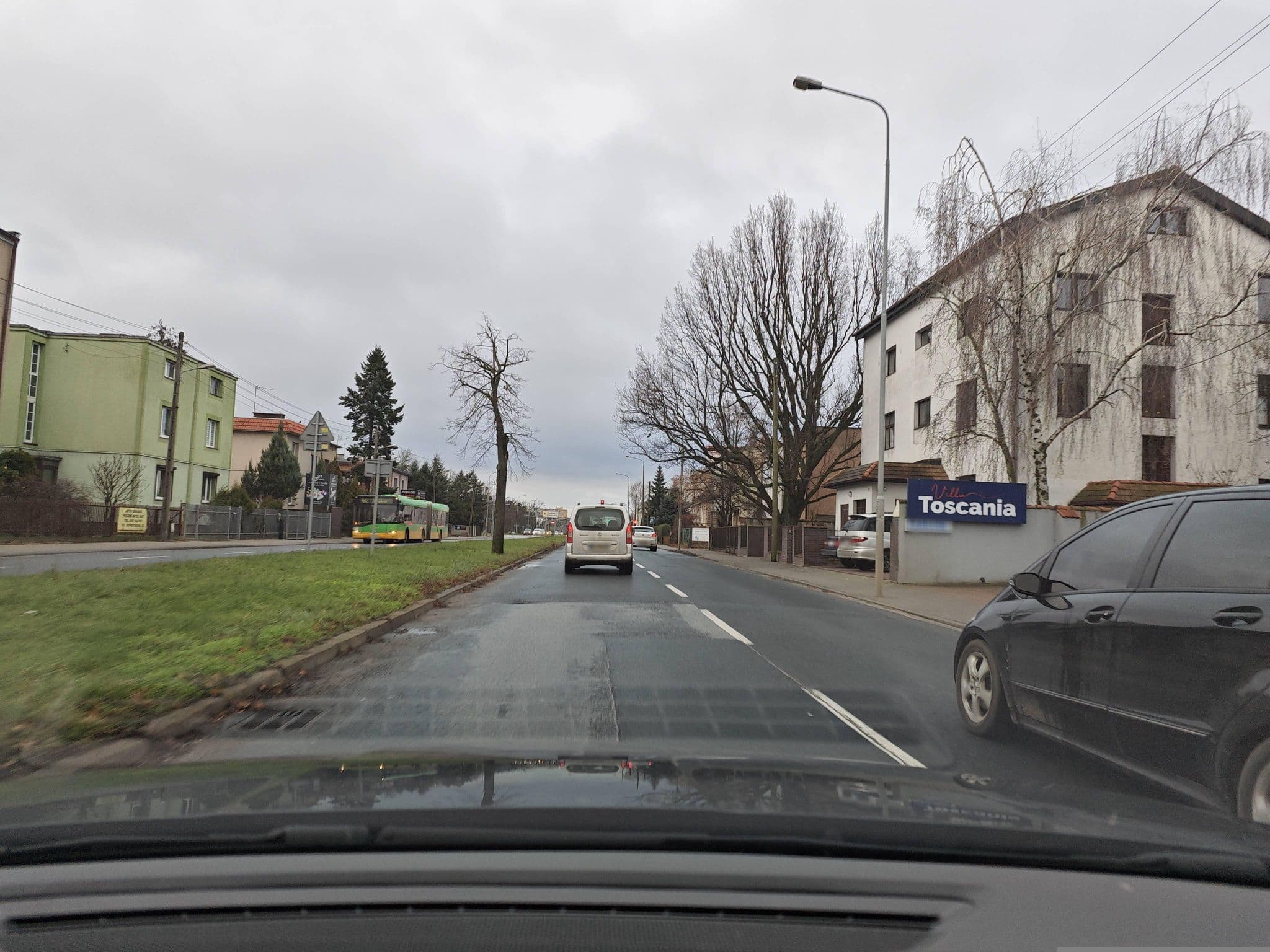 Street view near Villa Toscania. Pokoje, noclegi, przyjęcia okolicznościowe, Poznań — © jacekb (CC BY-SA · Mapillary)