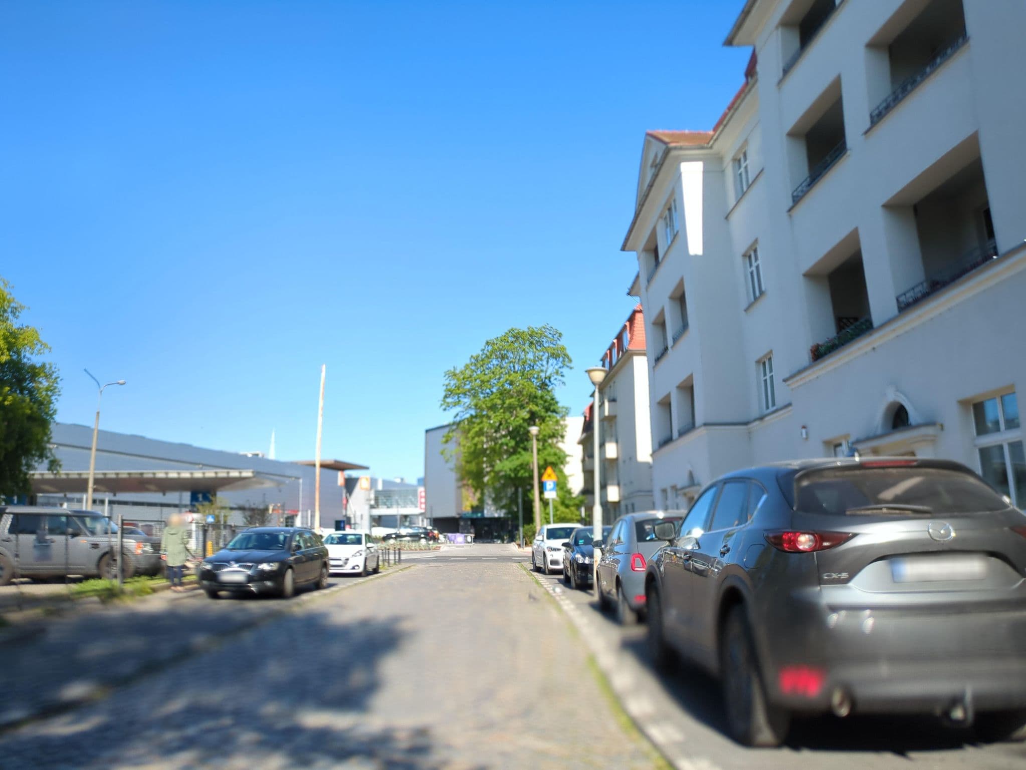 Street view near Apartament Vis-A-Vis Targów Poznańskich, Poznań — © 6b17d8c50e264a46 (CC BY-SA · Mapillary)