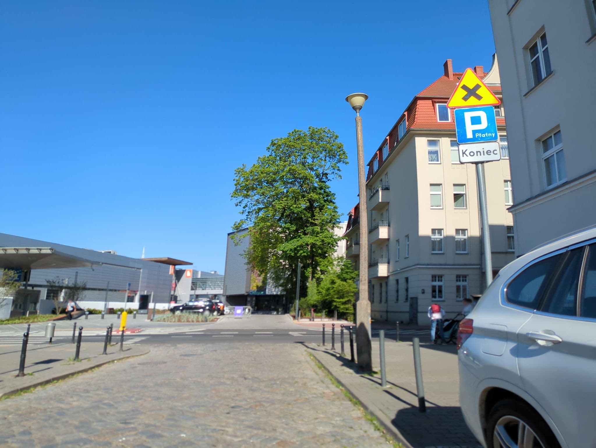 Street view near Oriental House, Poznań — © 6b17d8c50e264a46 (CC BY-SA · Mapillary)