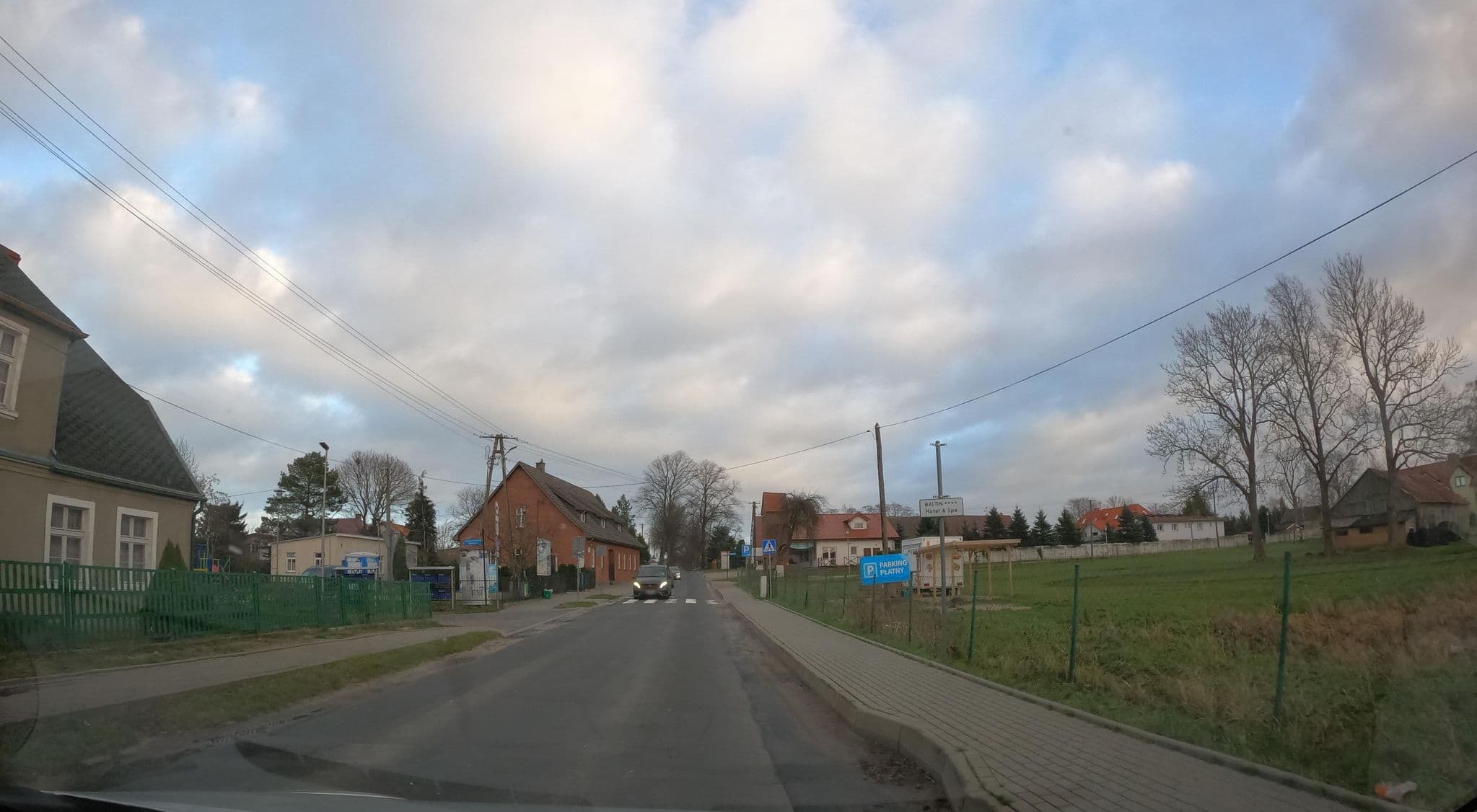 Street view near Pensjonat Straszny Dwór, Mielno — © masterofnoroad (CC BY-SA · Mapillary)