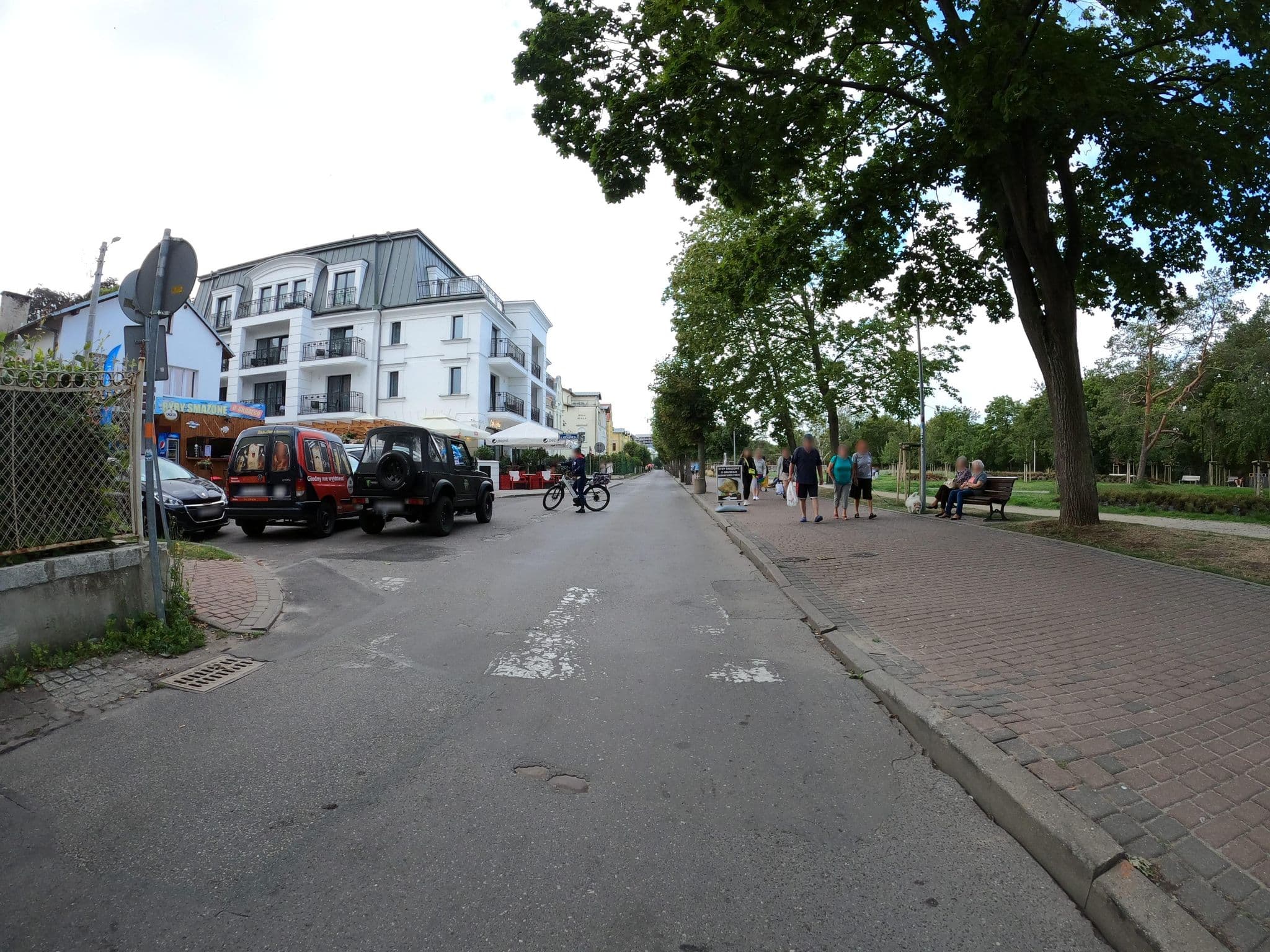 Street view near Kwatery prywatne, Międzyzdroje — © masterofnoroad (CC BY-SA · Mapillary)