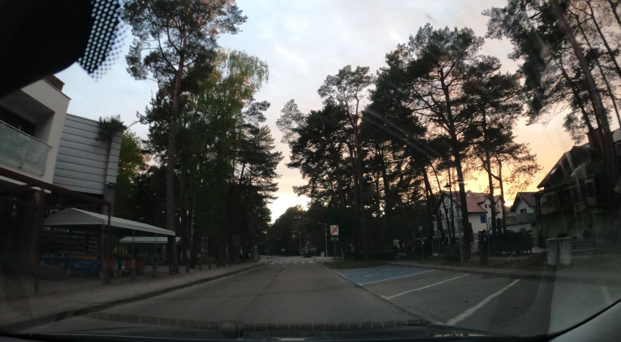 Street view near Baltic Inn. Ośrodek wczasowy w Pogorzelicy, Cerkwica — © masterofnoroad (CC BY-SA · Mapillary)