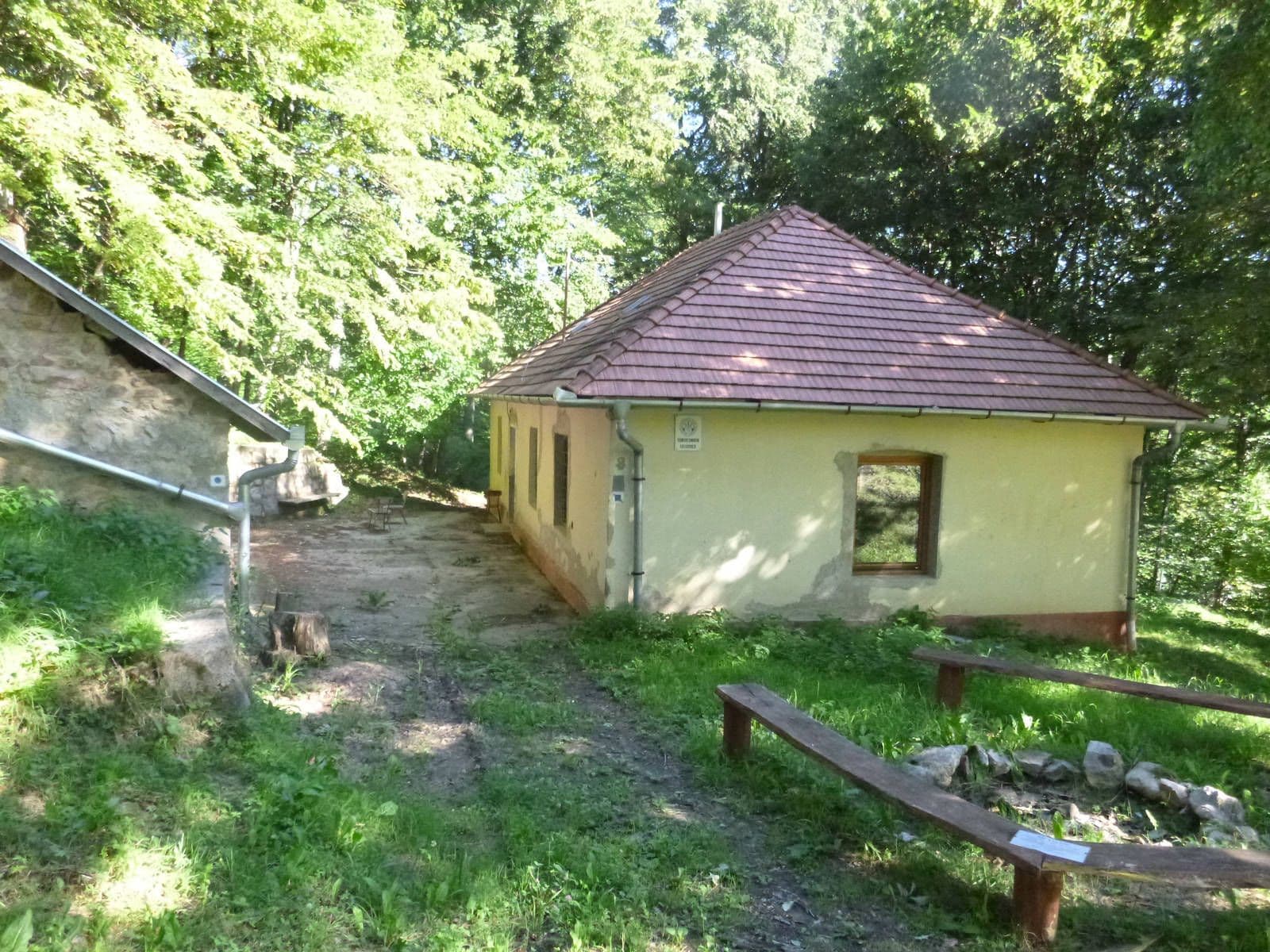 Street view near Gubacsos kulcsosház, Pécs — © szhvilmos (CC BY-SA · Mapillary)