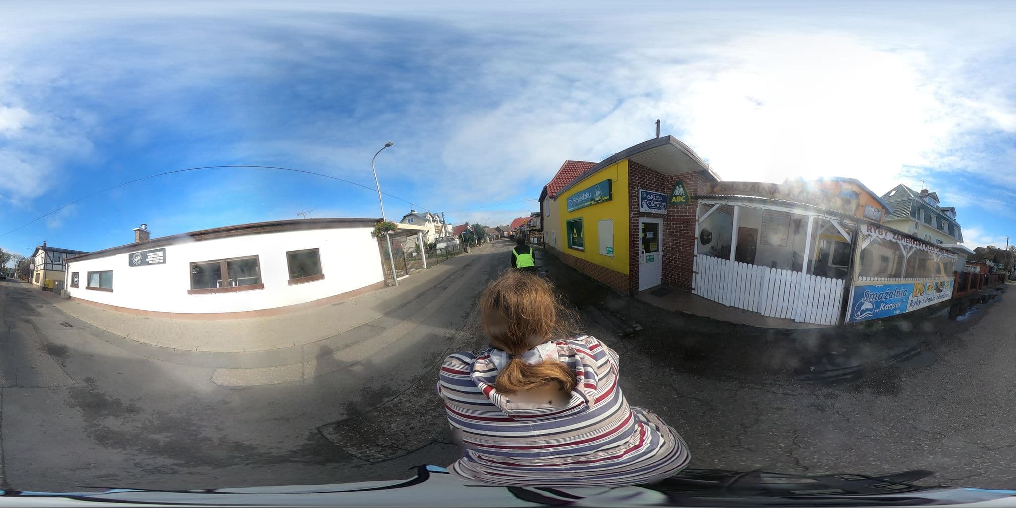 Street view near Domki Letniskowe "U Stolarza", Mielno — © RowerowyRozboojnik (CC BY-SA · Mapillary)