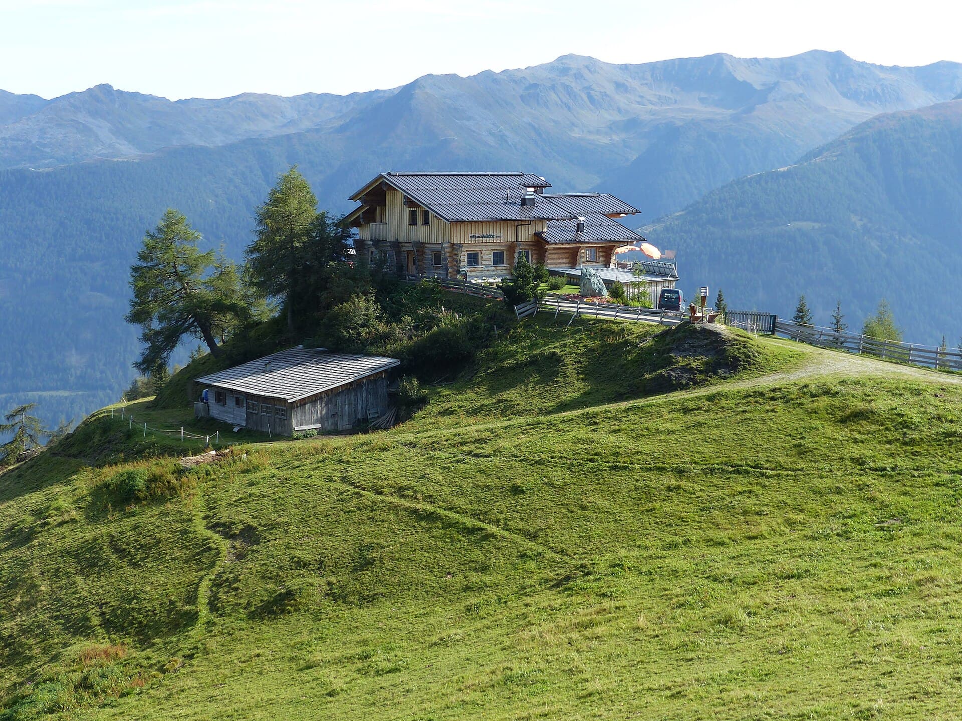 Nilljochhütte (via Wikimedia Commons, CC BY-SA 4.0)