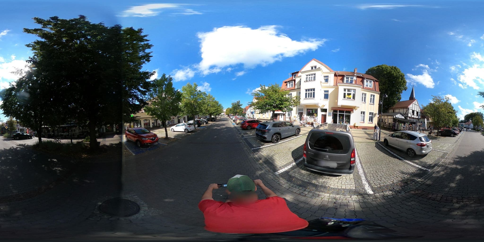 Street view near Stefan Książkiewicz 1) PW Handlowo Usługowe Domus 2) Pomorski Ośrodek TerapII Naturalnej Uniwersum, Ustka — © Ameba (CC BY-SA · Mapillary)