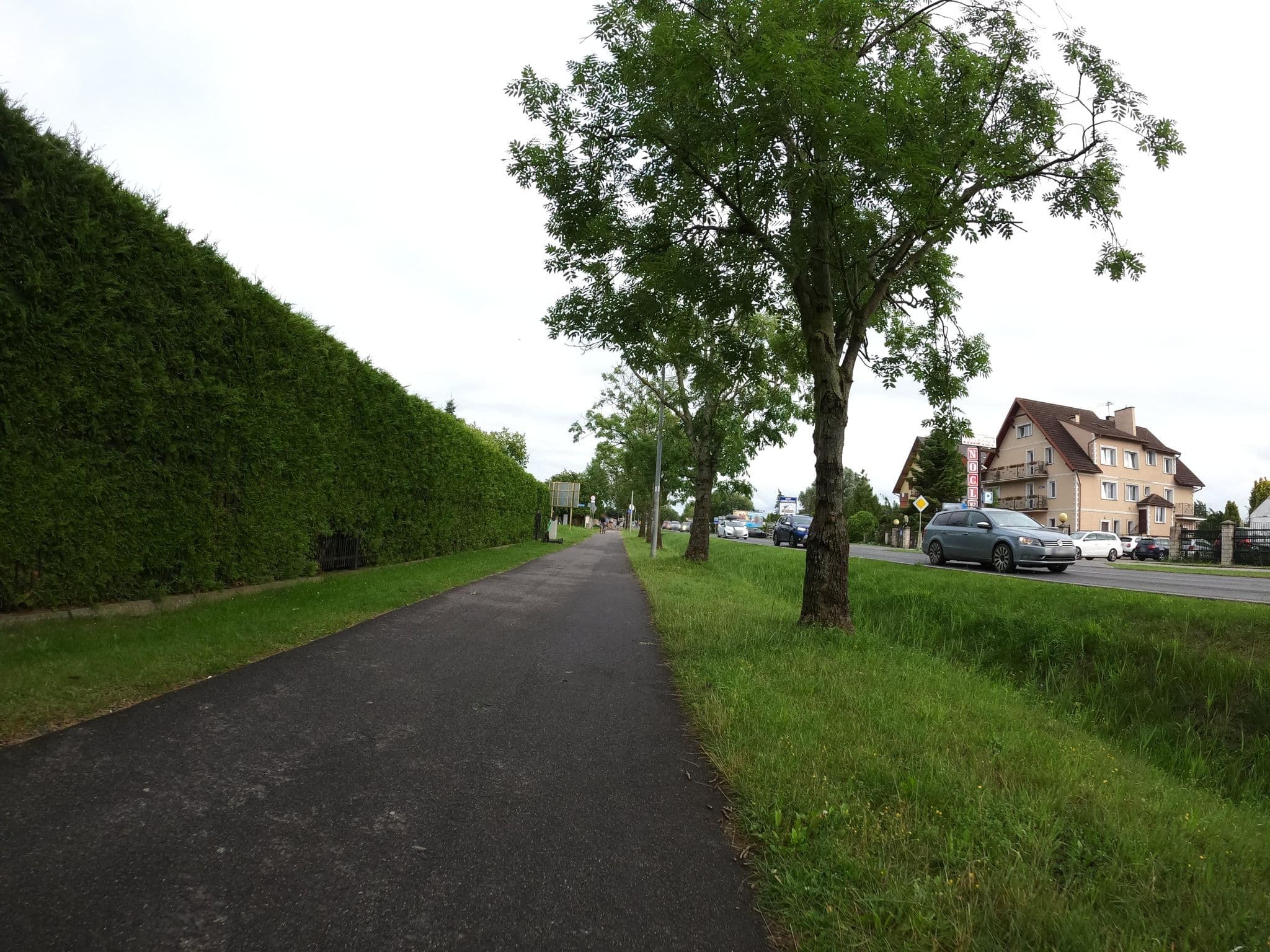 Street view near Pensjonat Pod Suchą Studnią. Pokoje gościnne, kwatery prywatne, Mielno — © masterofnoroad (CC BY-SA · Mapillary)