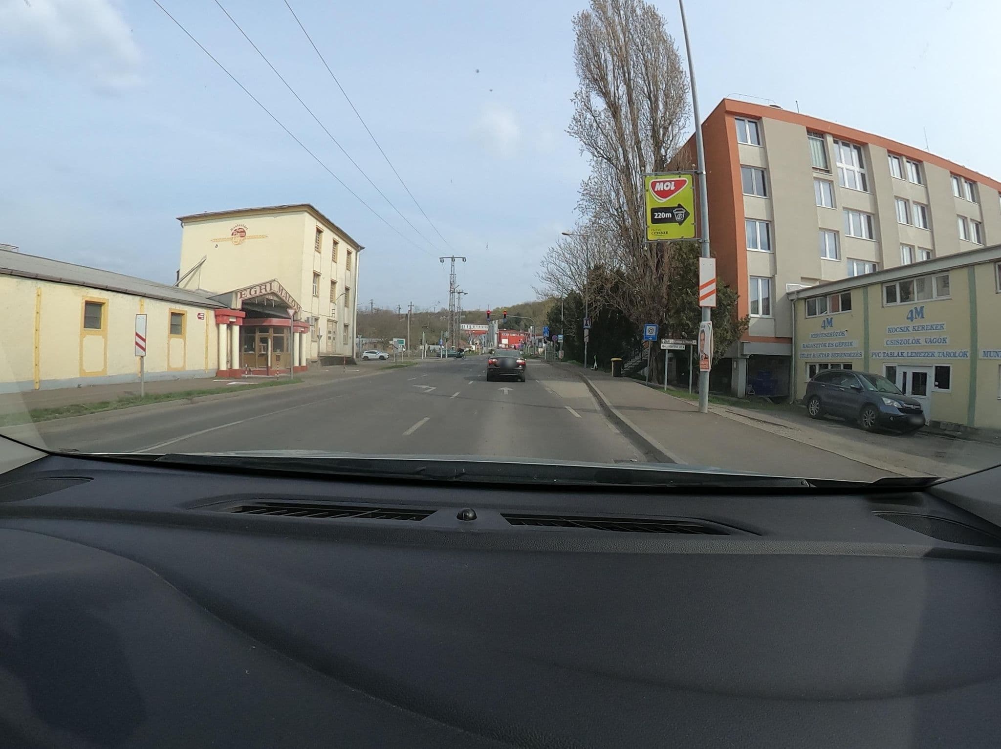 Street view near Eszterházy Károly Egyetem Sas úti kollégium, Eger — © vst (CC BY-SA · Mapillary)