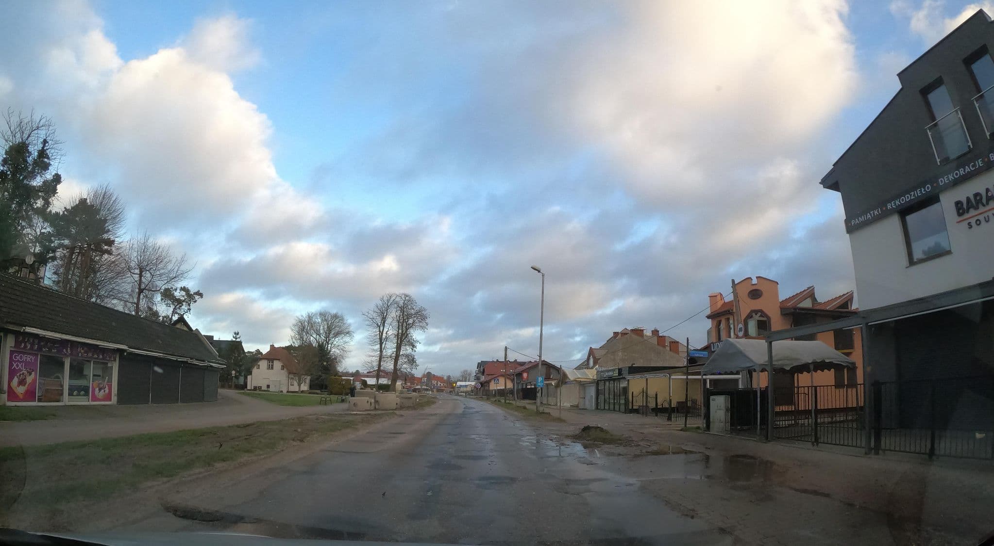 Street view near Przedsiębiorstwo Turystyczne Amber Regina Dąbrowska Hietbrink, Mielno — © masterofnoroad (CC BY-SA · Mapillary)