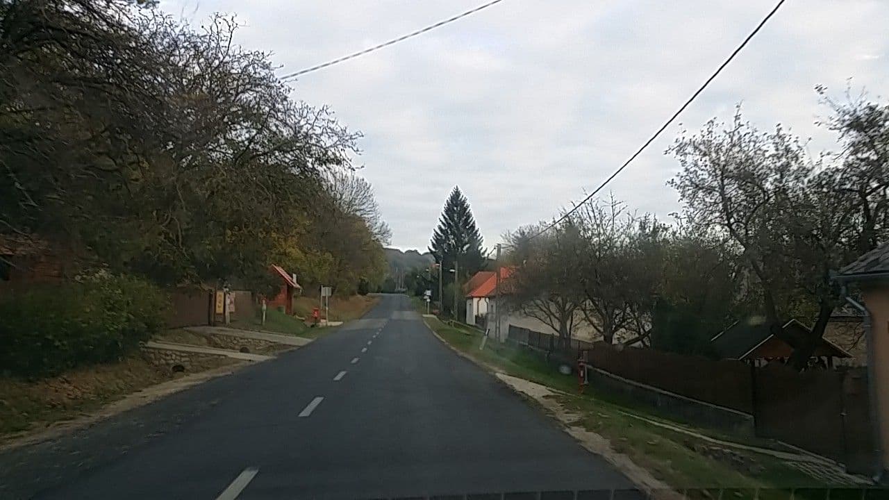 Street view near Somhegy Vendégház, Zirc — © utvonalfelmeresek (CC BY-SA · Mapillary)