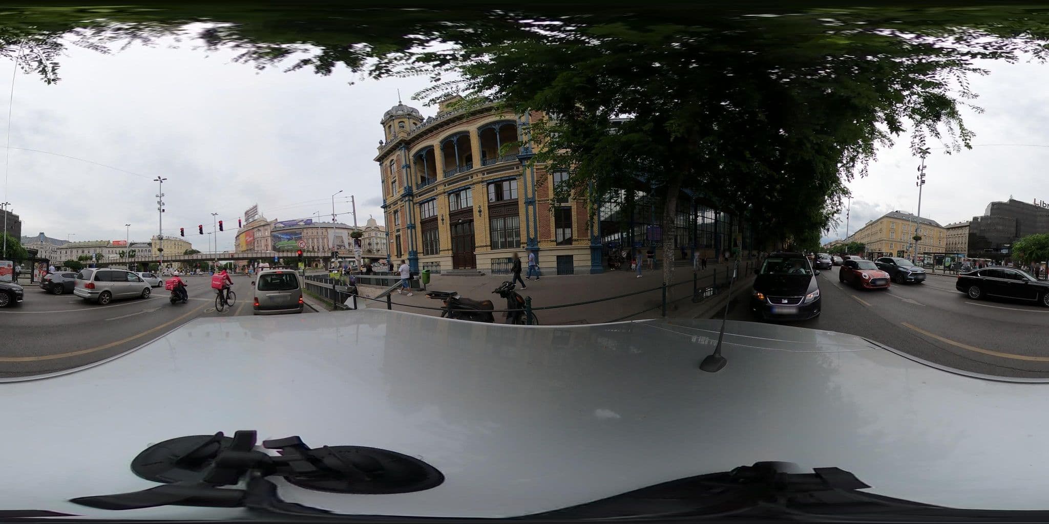 Street view near Marmara Hotel, Újlipótváros — © vst (CC BY-SA · Mapillary)