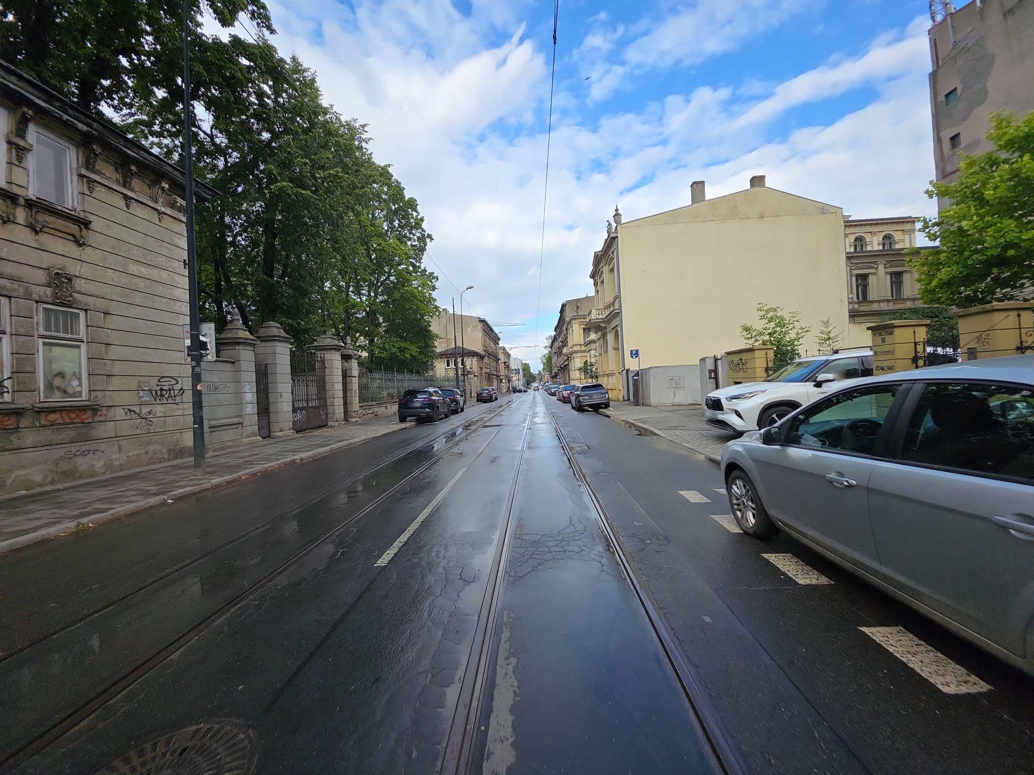 Street view near Linat Orchim. Pokoje gościnne, Łódź — © Rowerowa_Lodz (CC BY-SA · Mapillary)