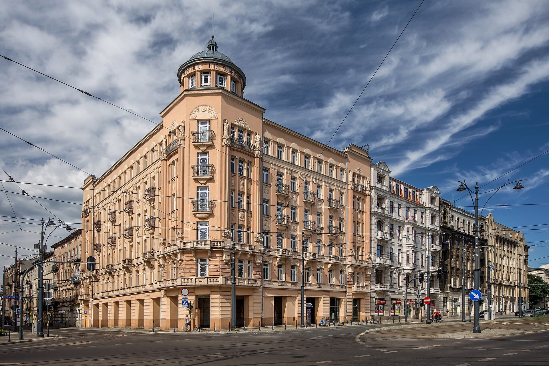 Hotel Polonia Palast (via Wikimedia Commons, CC BY 3.0)
