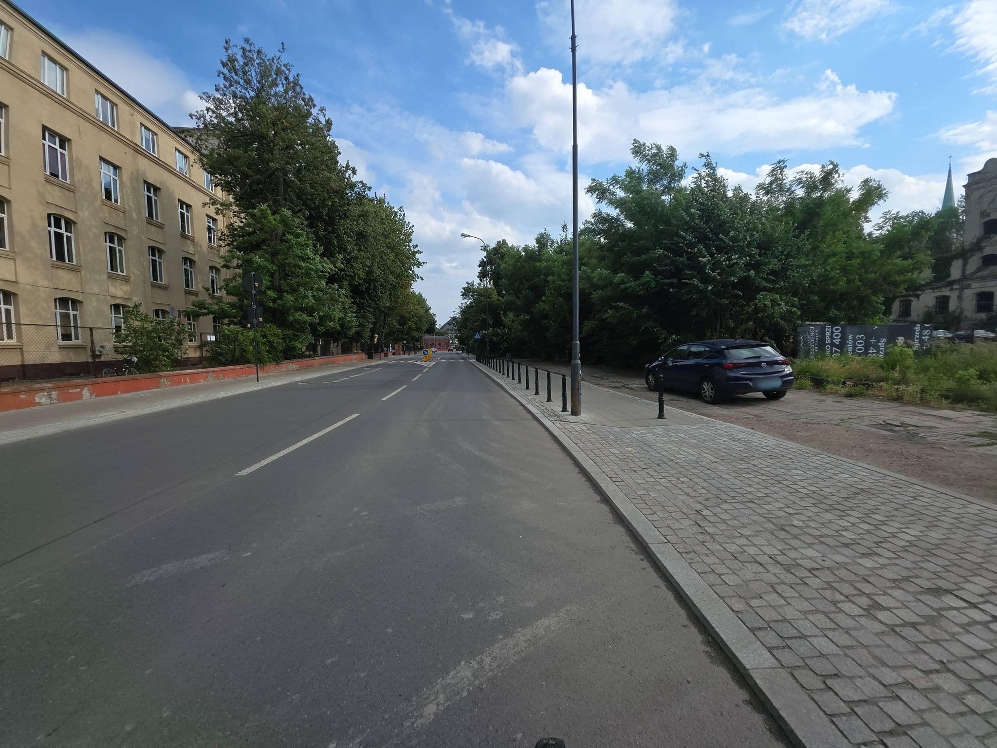 Street view near Cesarka Firma Turystyczno us3ugowa Piotr Wentel Robert Kaczorowski, Łódź — © Rowerowa_Lodz (CC BY-SA · Mapillary)