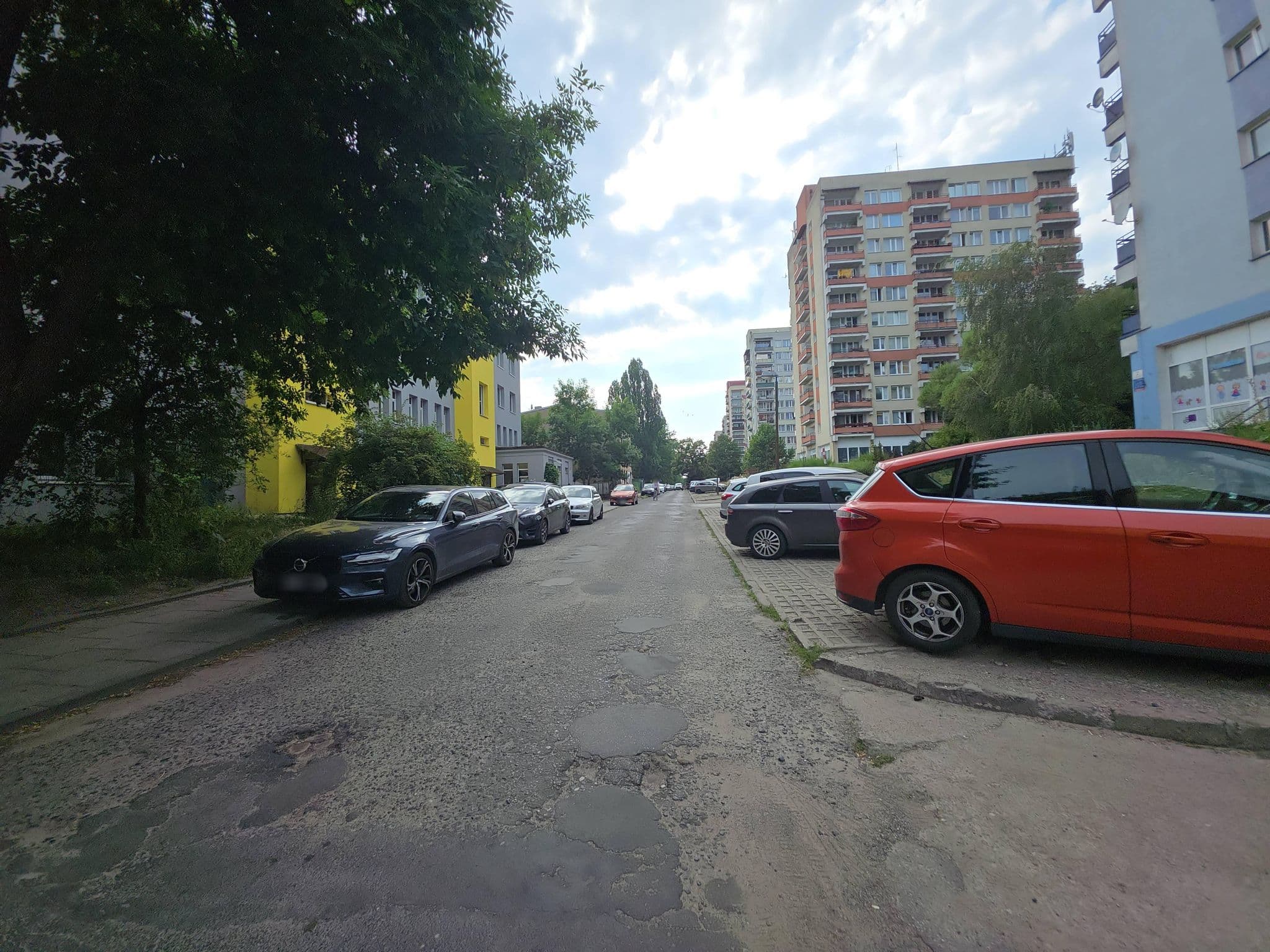 Street view near Wspólnota Mieszkaniowa ul. Piękna 30/32, Łódź — © Rowerowa_Lodz (CC BY-SA · Mapillary)