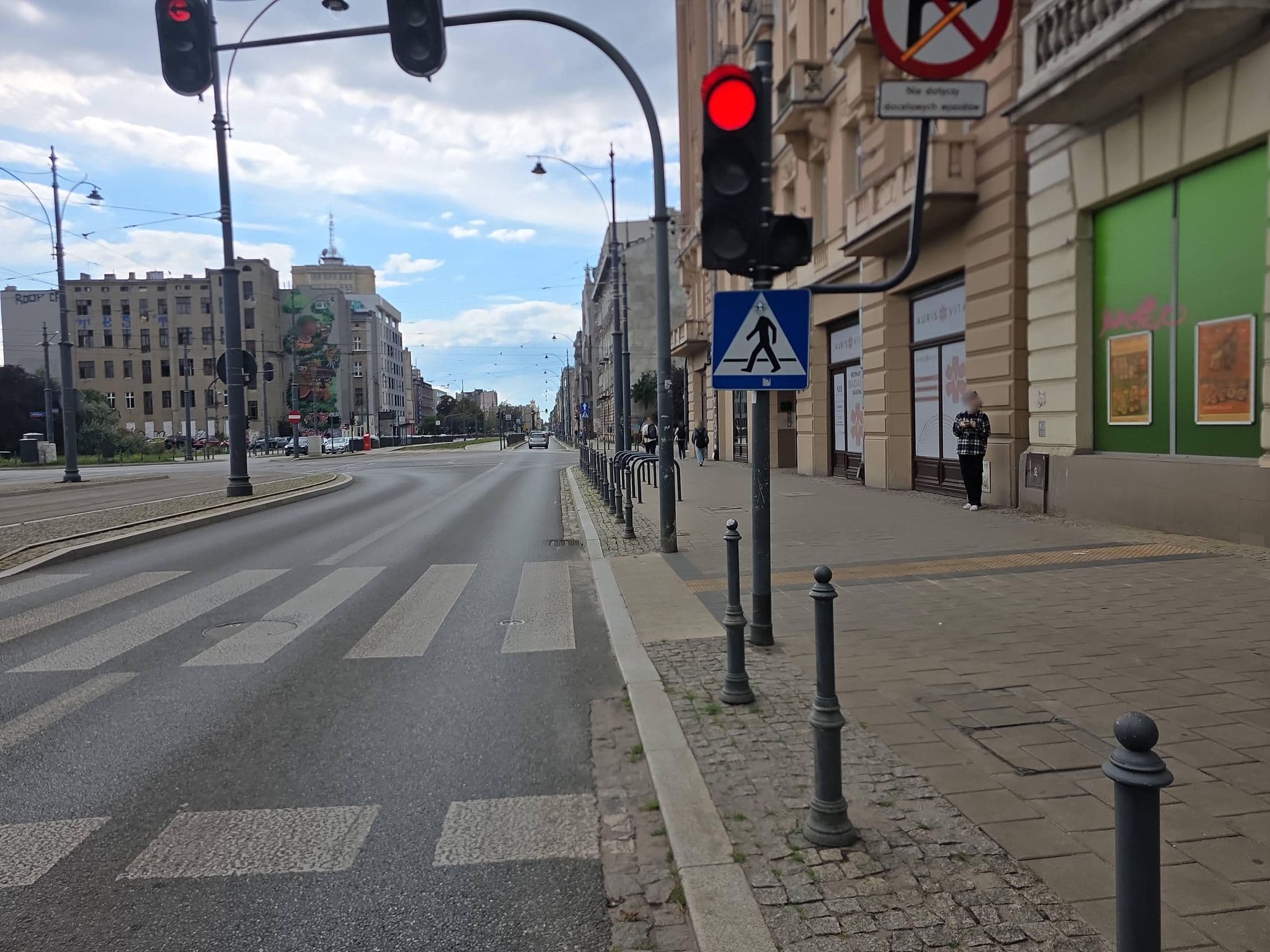 Street view near "Centrum - Hotele" Sp. z o.o. Hotel "Polonia Palast", Łódź — © Rowerowa_Lodz (CC BY-SA · Mapillary)