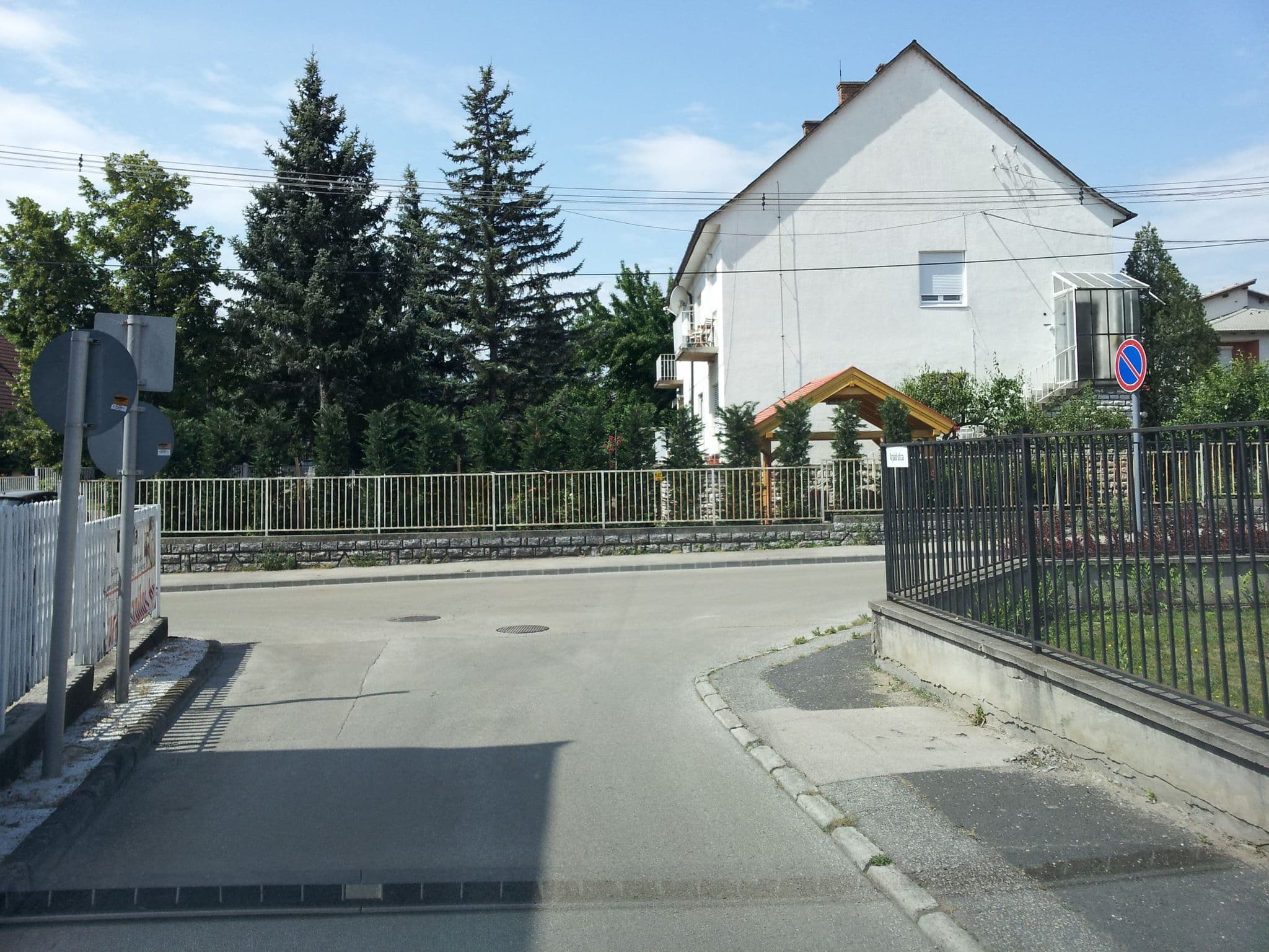 Street view near Korona Panzió, Balatonfüred — © kolesajr (CC BY-SA · Mapillary)