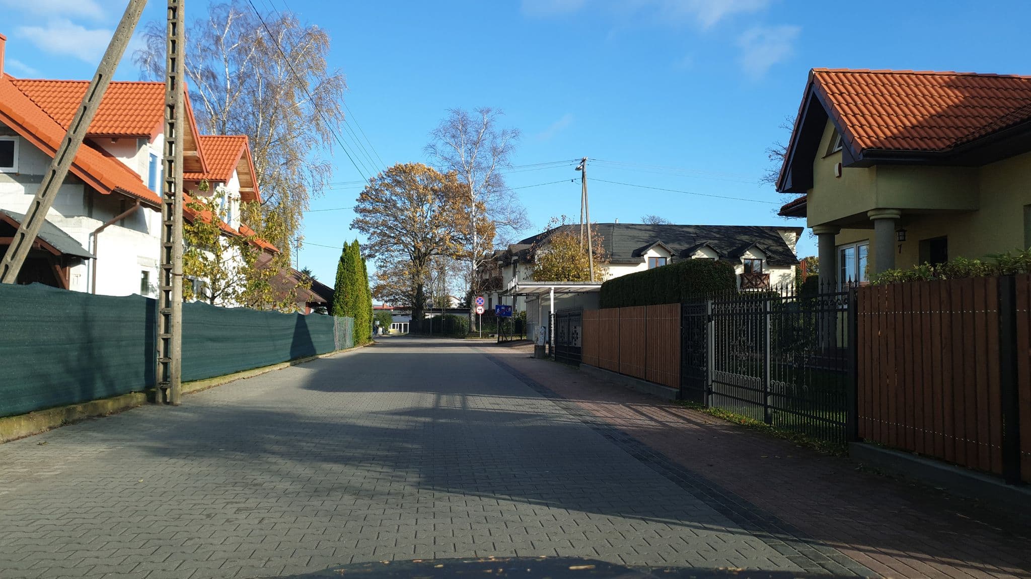 Street view near Pokoje gościnne Halebaja, Jastrzębia Góra — © krz (CC BY-SA · Mapillary)